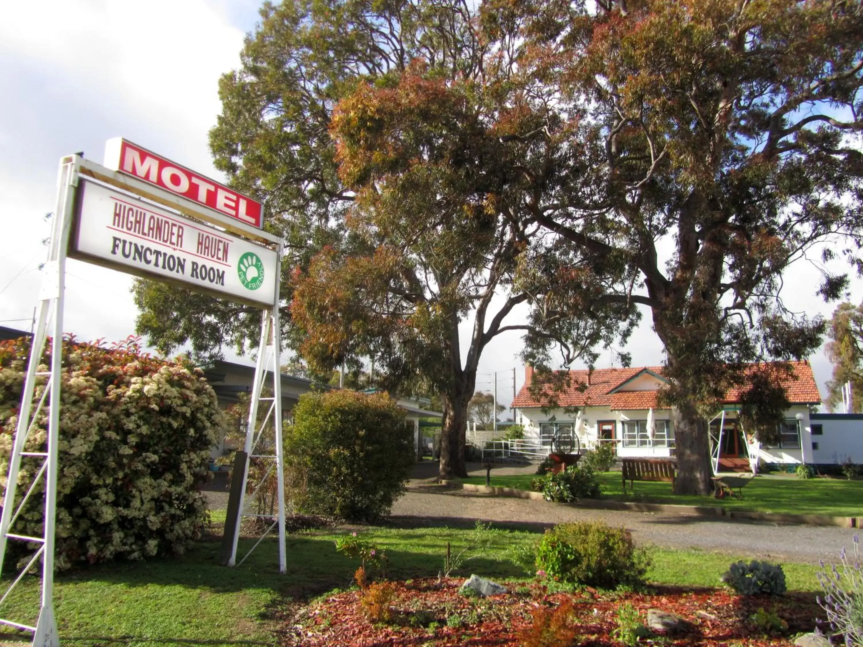 Garden in Highlander Haven Motel