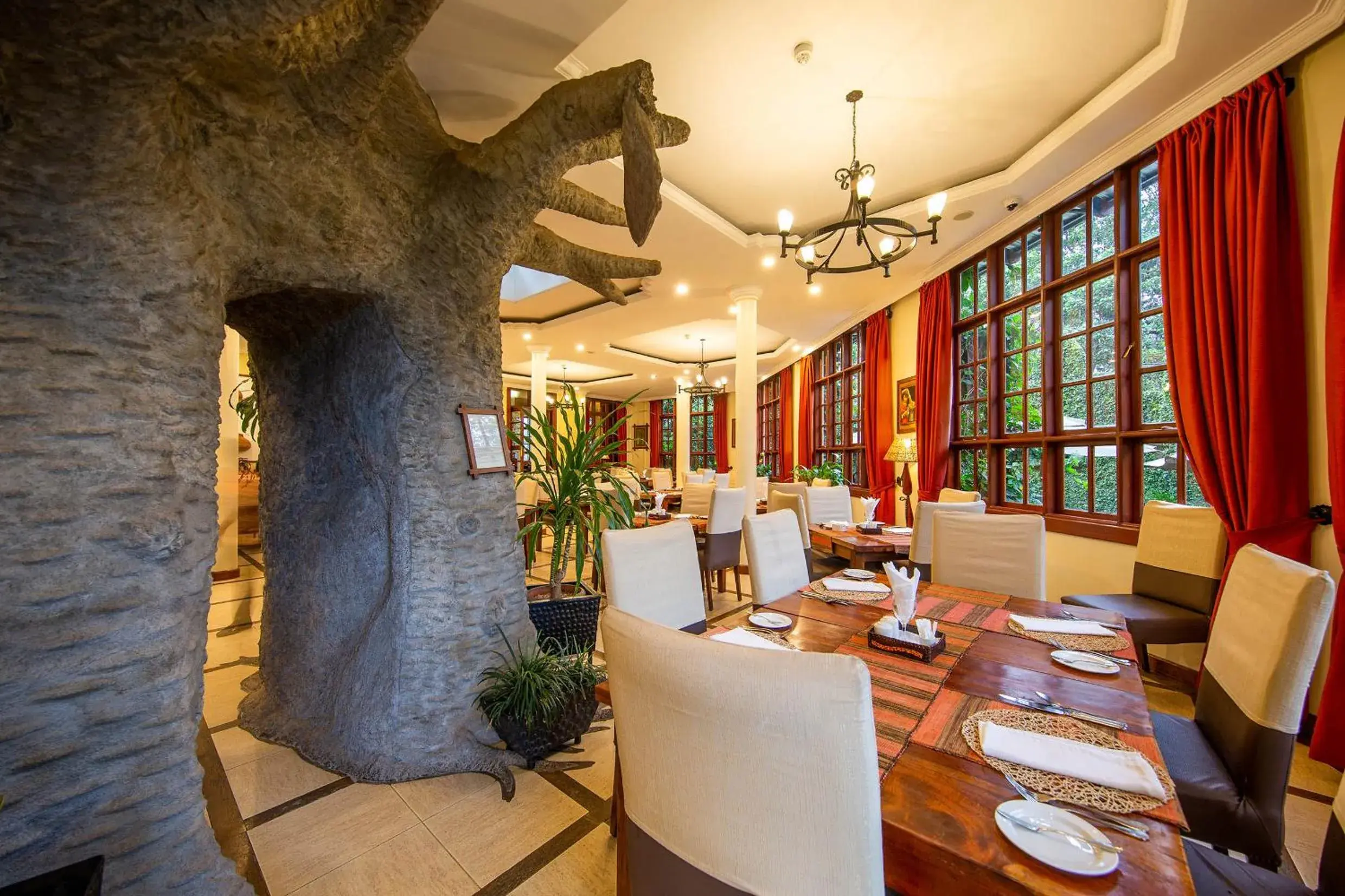 Restaurant/Places to Eat in The African Tulip Hotel