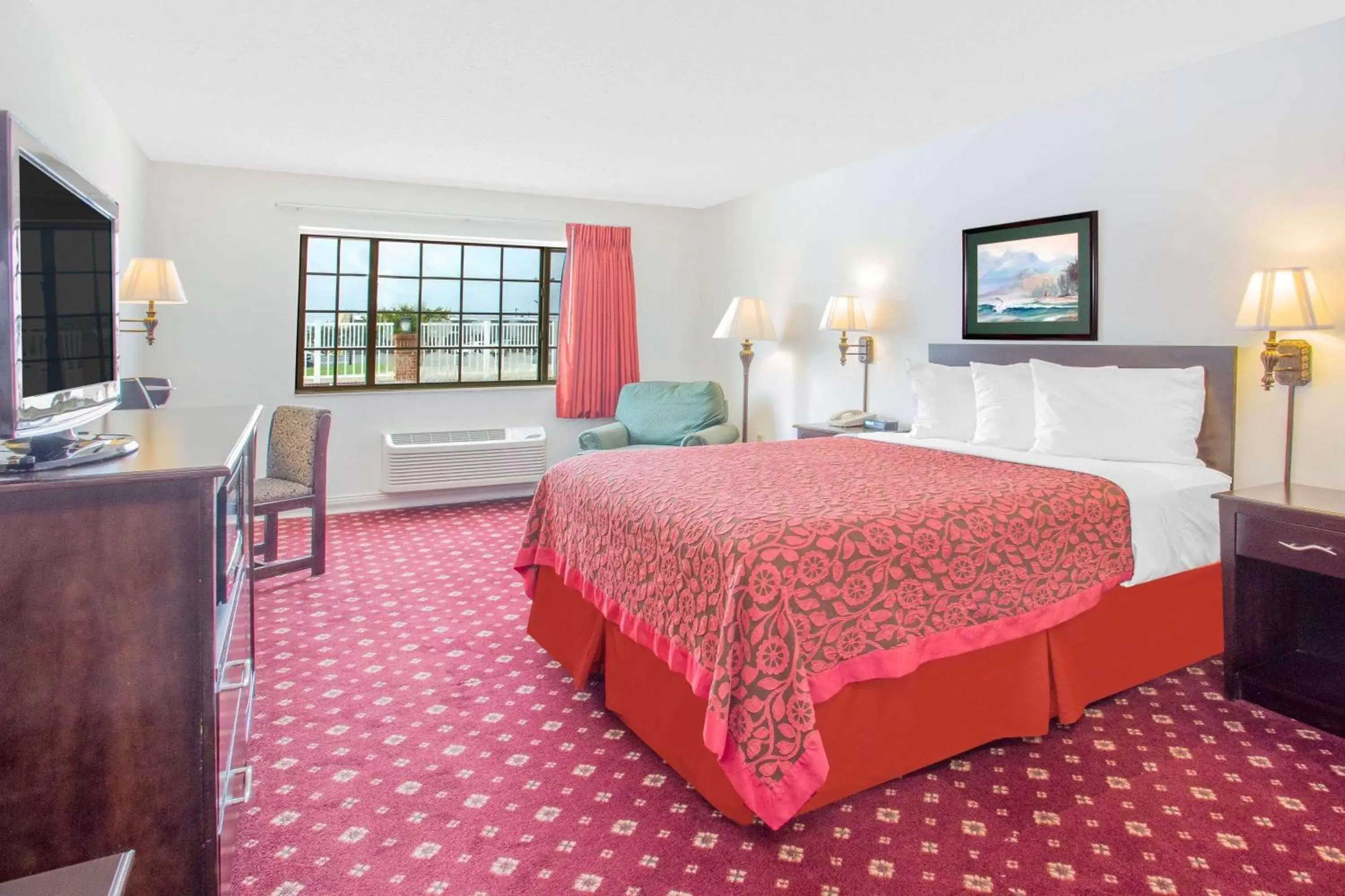 Photo of the whole room, Bed in Days Inn by Wyndham Lake Village Photo of the whole room, Bed in Days Inn by Wyndham Lake Village