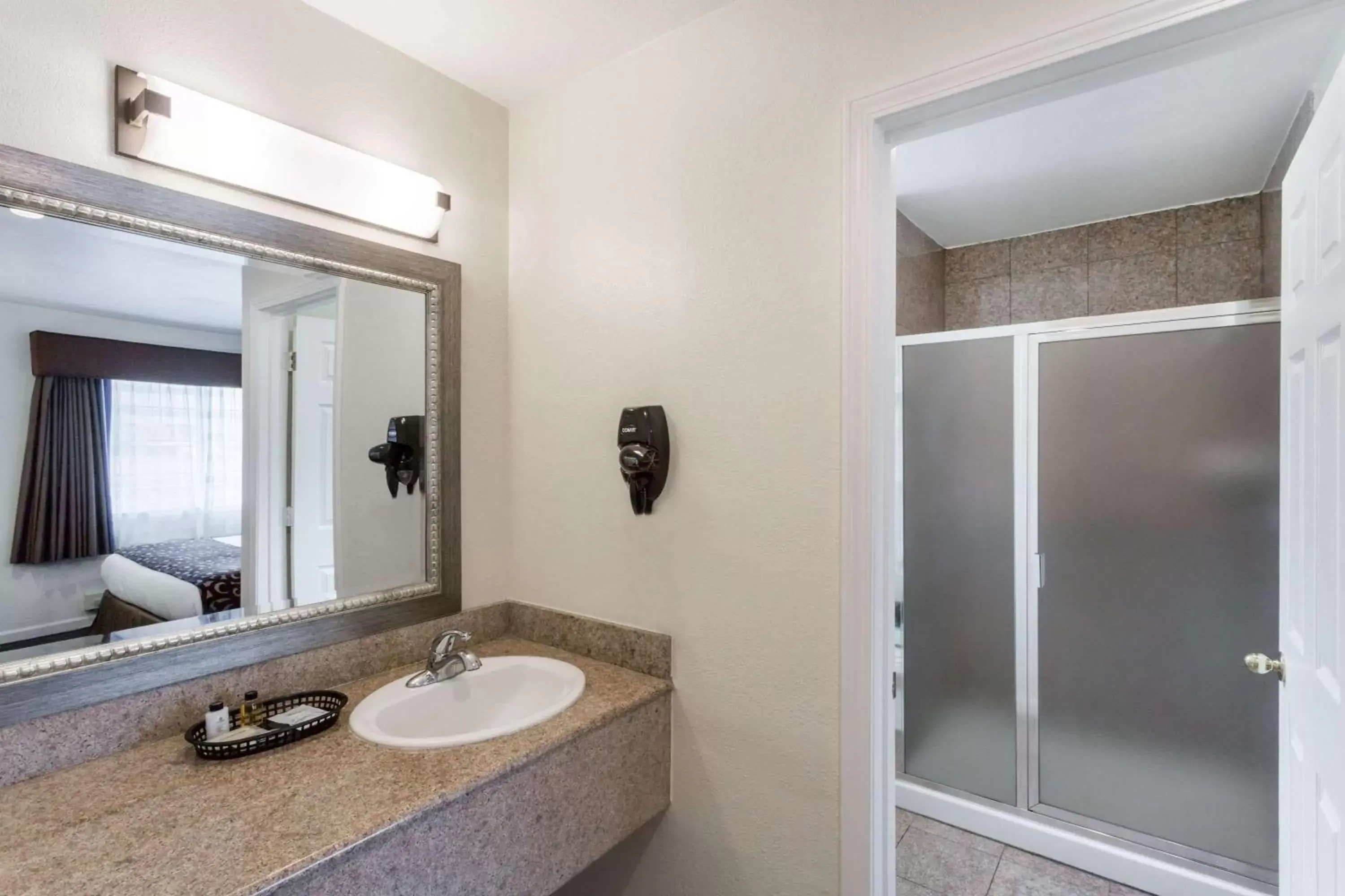 Photo of the whole room, Bathroom in Howard Johnson By Wyndham Berkeley