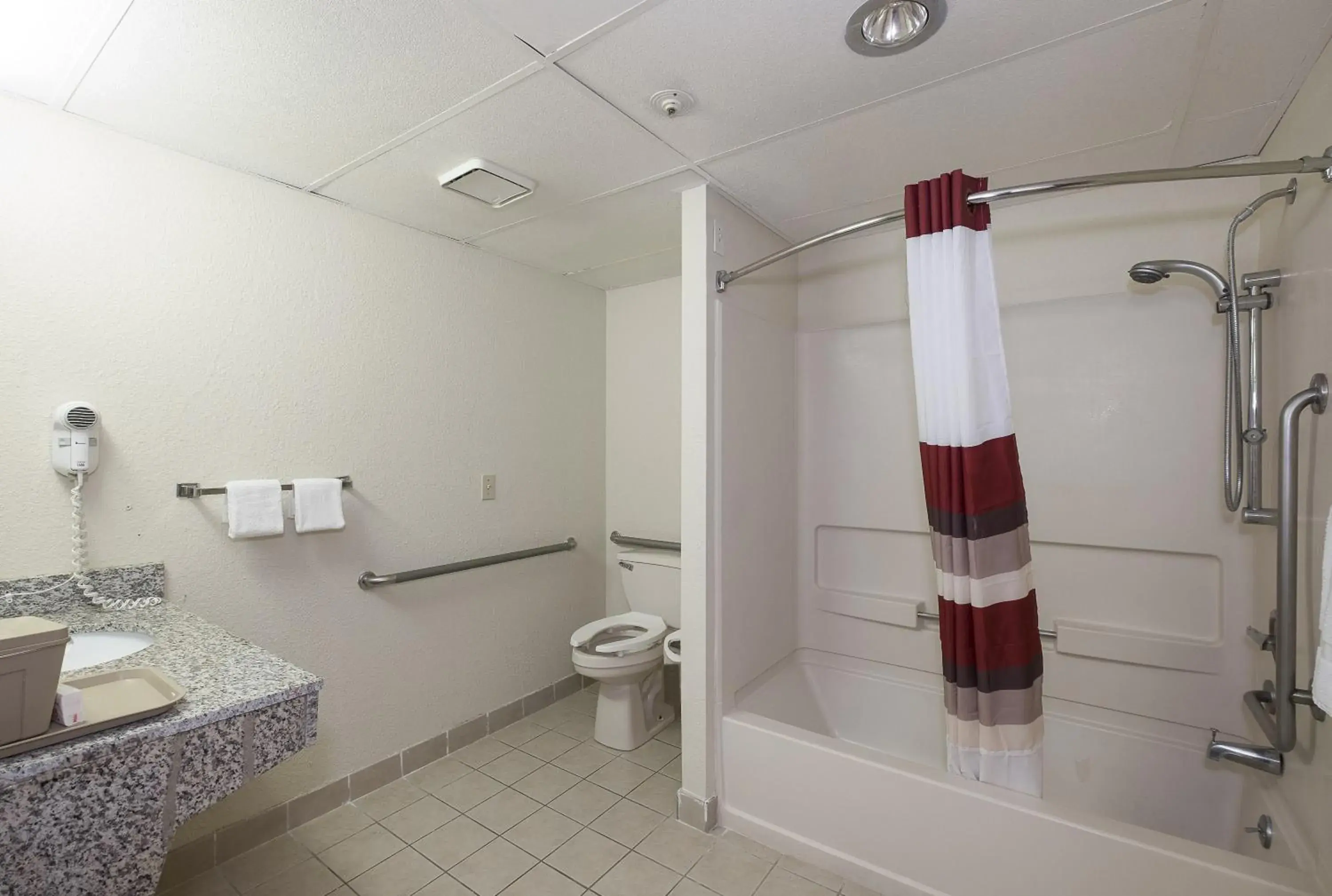 Bathroom in Red Roof Inn Hartford - Vernon
