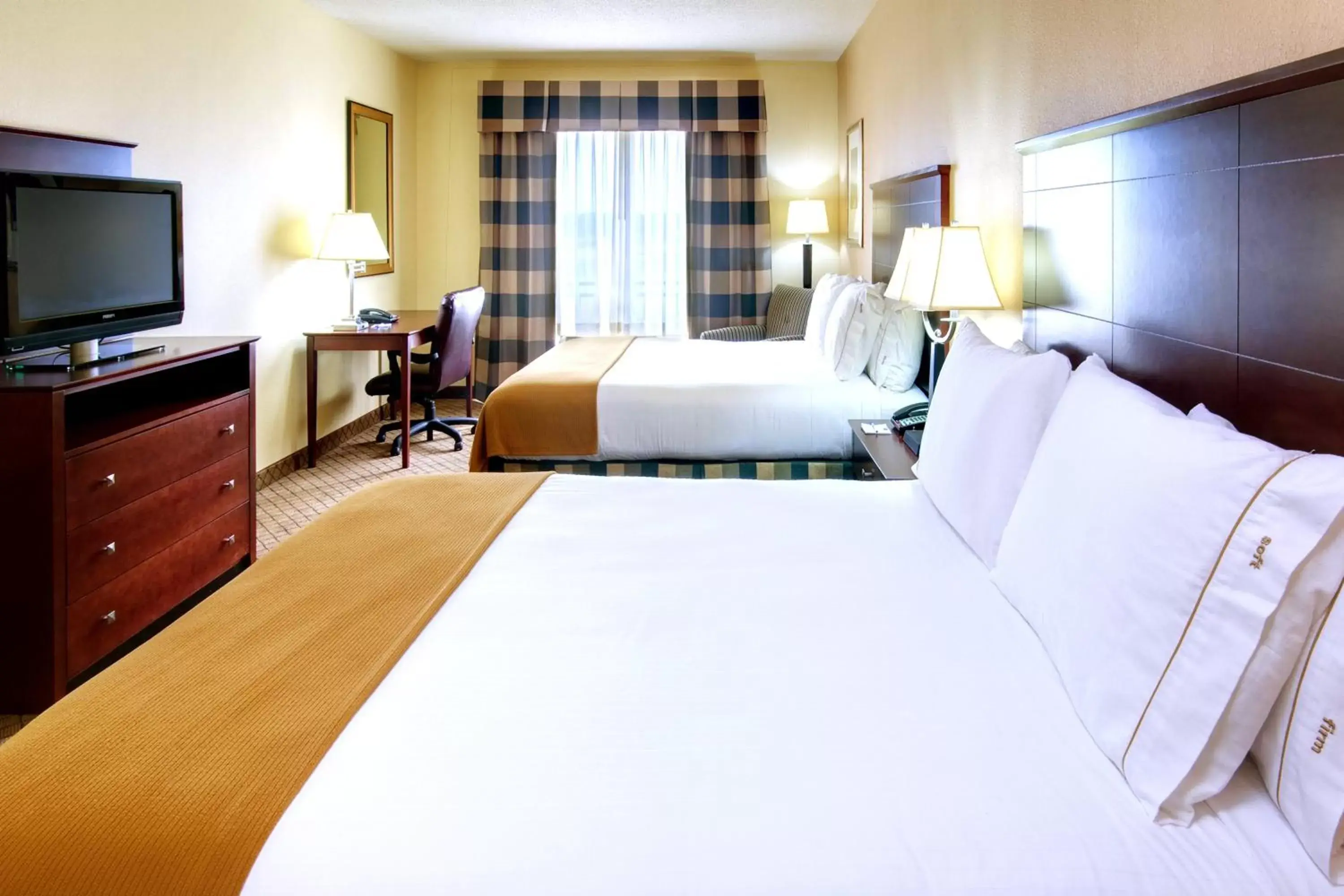 Photo of the whole room, Bed in Holiday Inn Express Hotel & Suites Millington-Memphis Area, an IHG Hotel