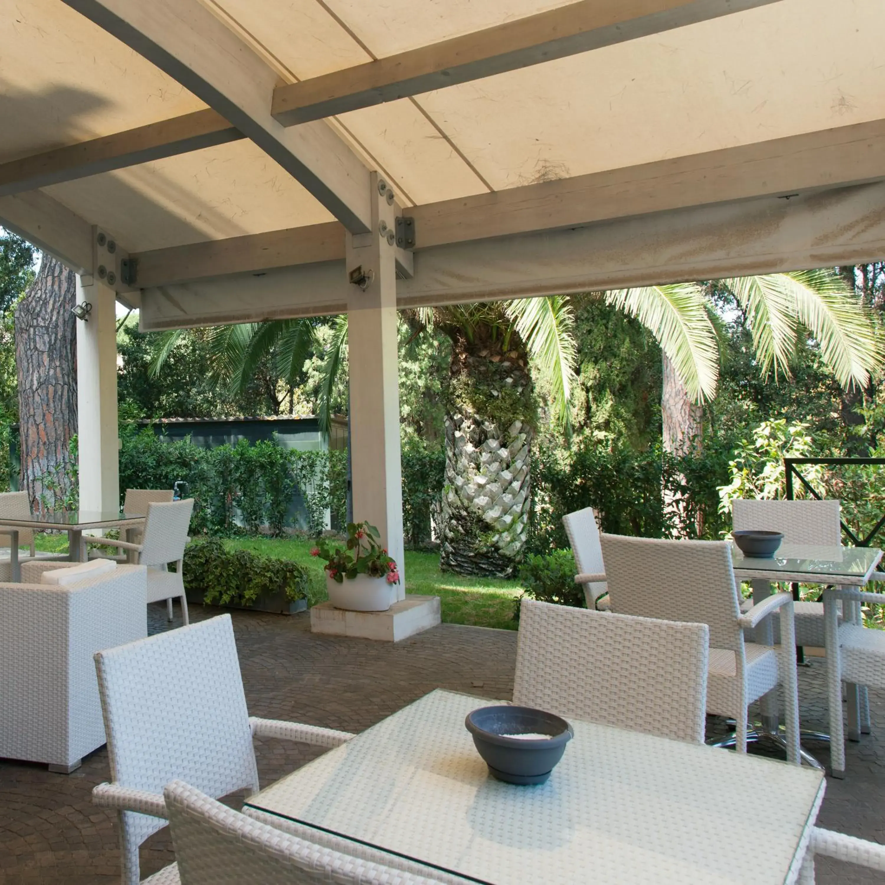Patio, Restaurant/Places to Eat in Hotel Villa Maria Regina