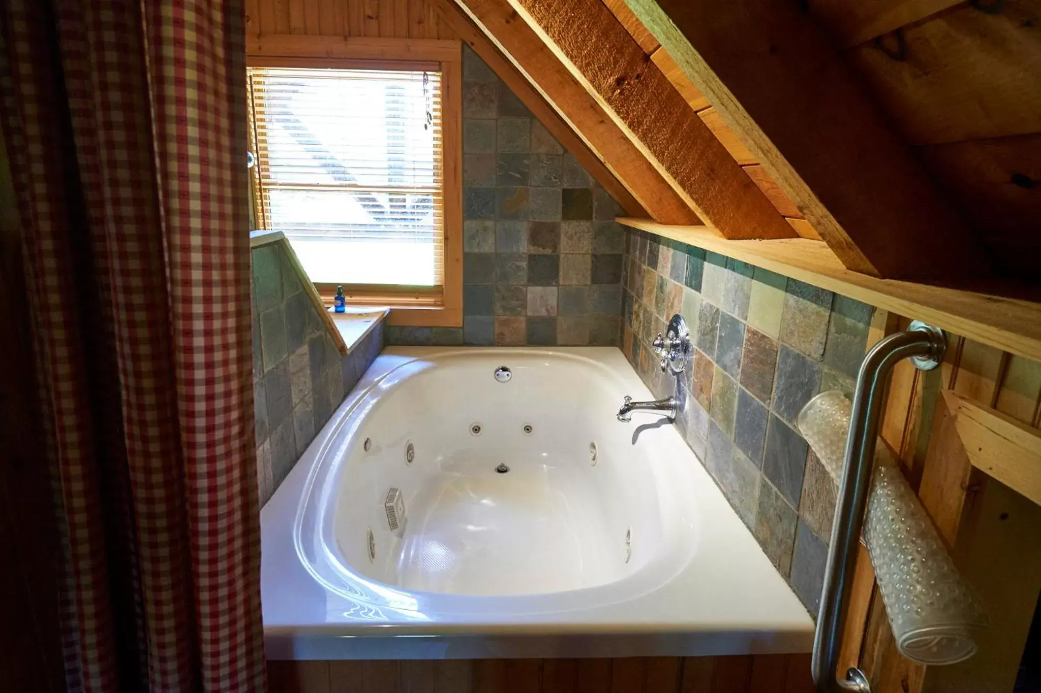 Bathroom in Creekwalk Inn Bed and Breakfast with Cabins