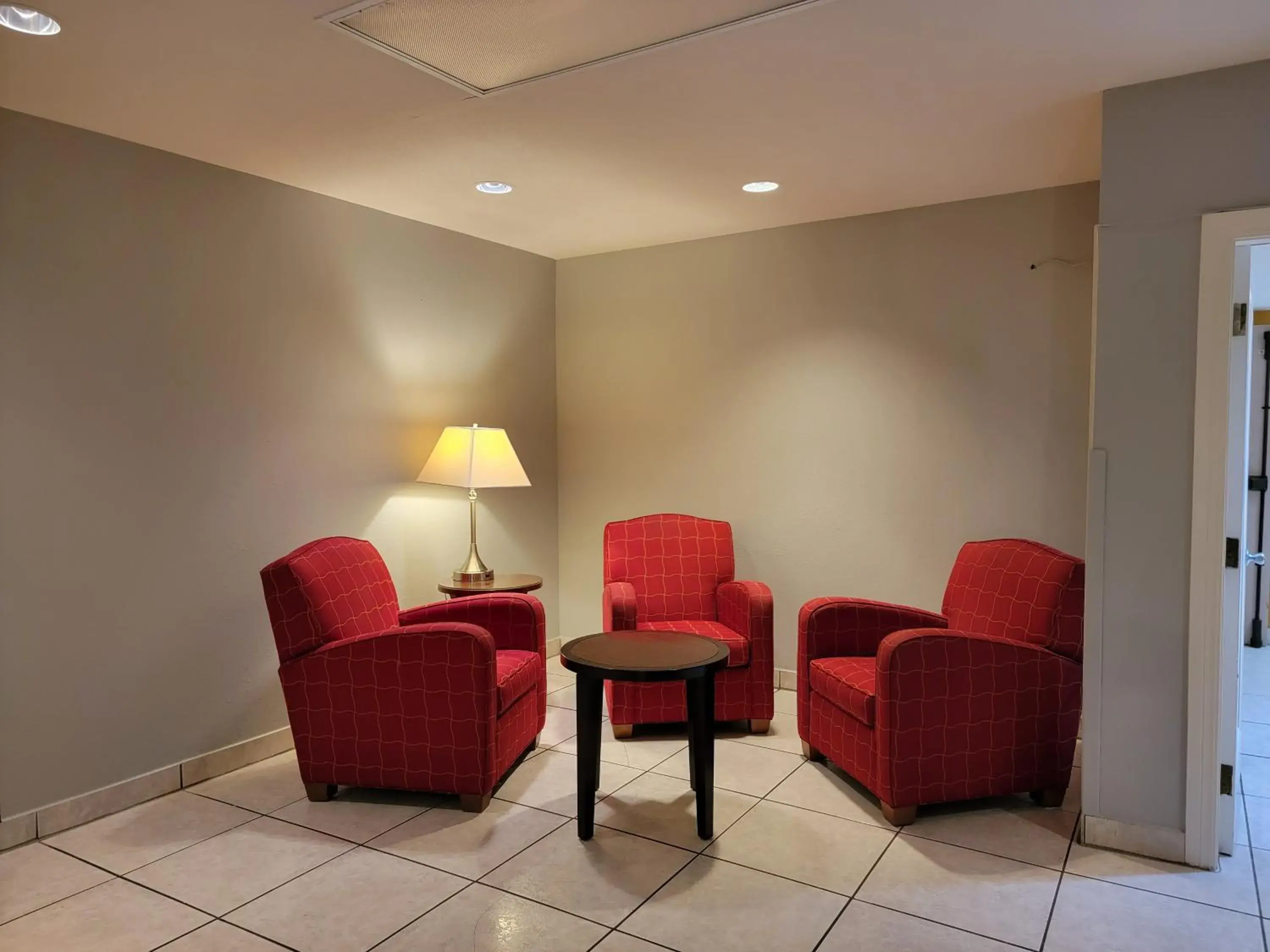 Property building, Seating Area in Extend-A-Suites - Amarillo West