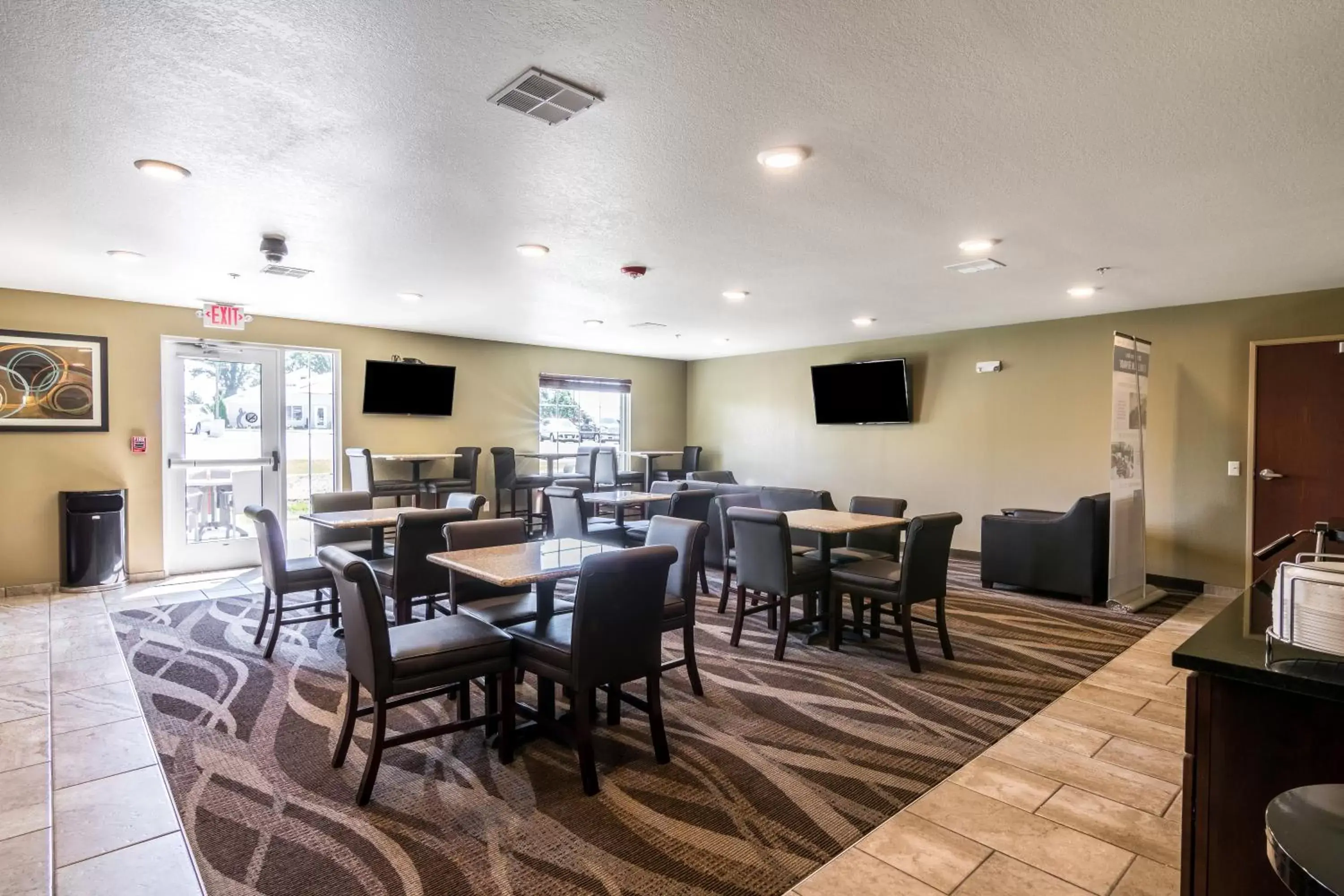 Breakfast, Restaurant/Places to Eat in Cobblestone Inn & Suites - Barron