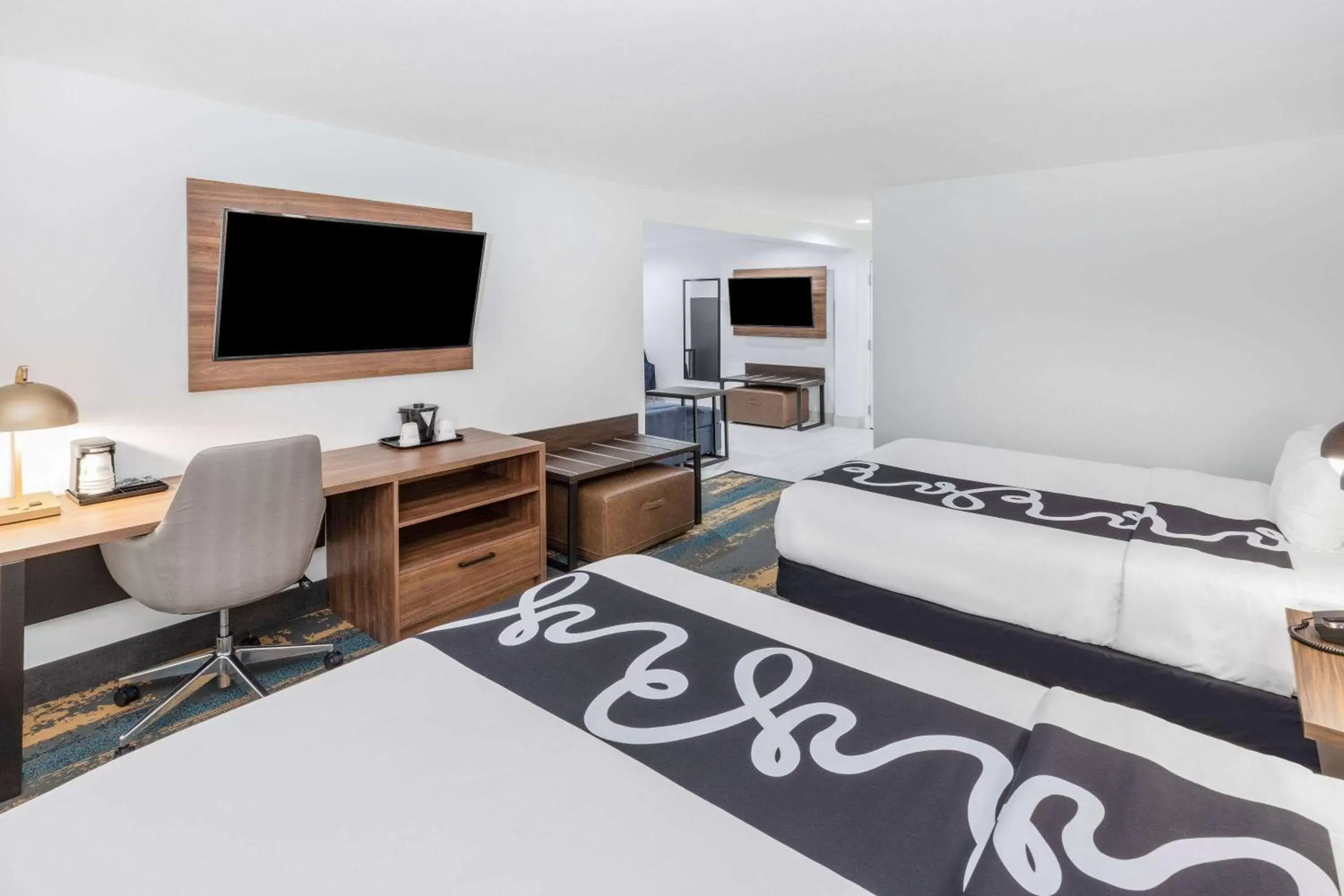 Bed in La Quinta Inn & Suites by Wyndham Pharr RGV Medical Center