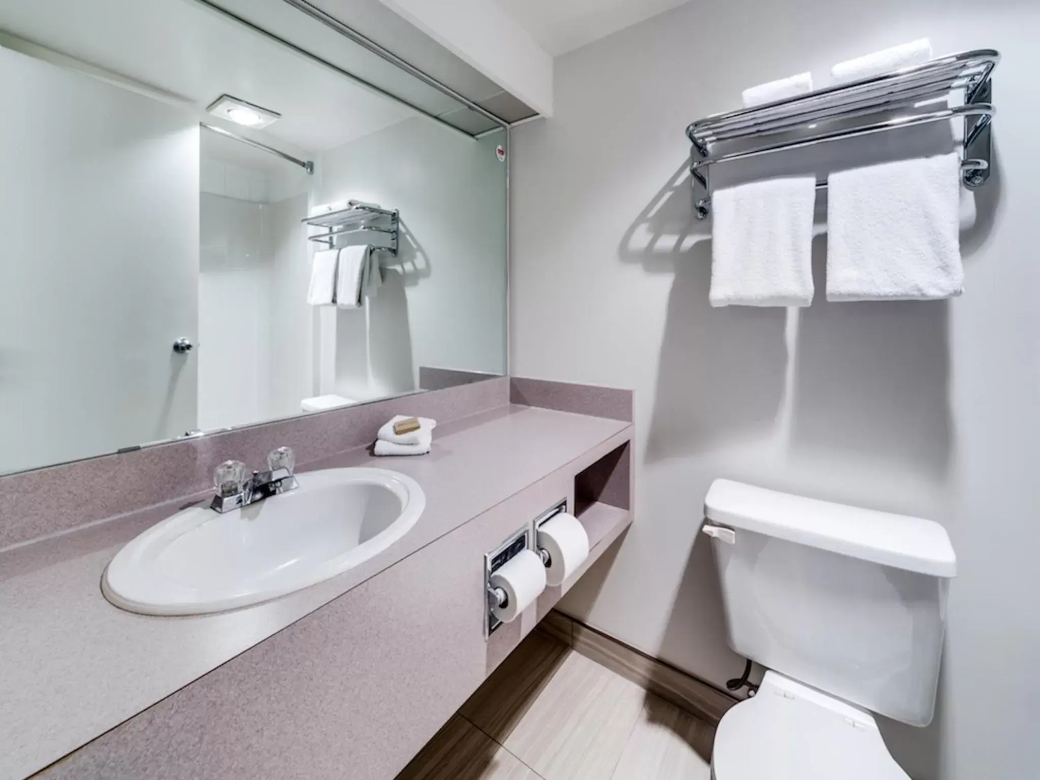 Shower, Bathroom in Heritage Inn Hotel & Convention Centre - High River