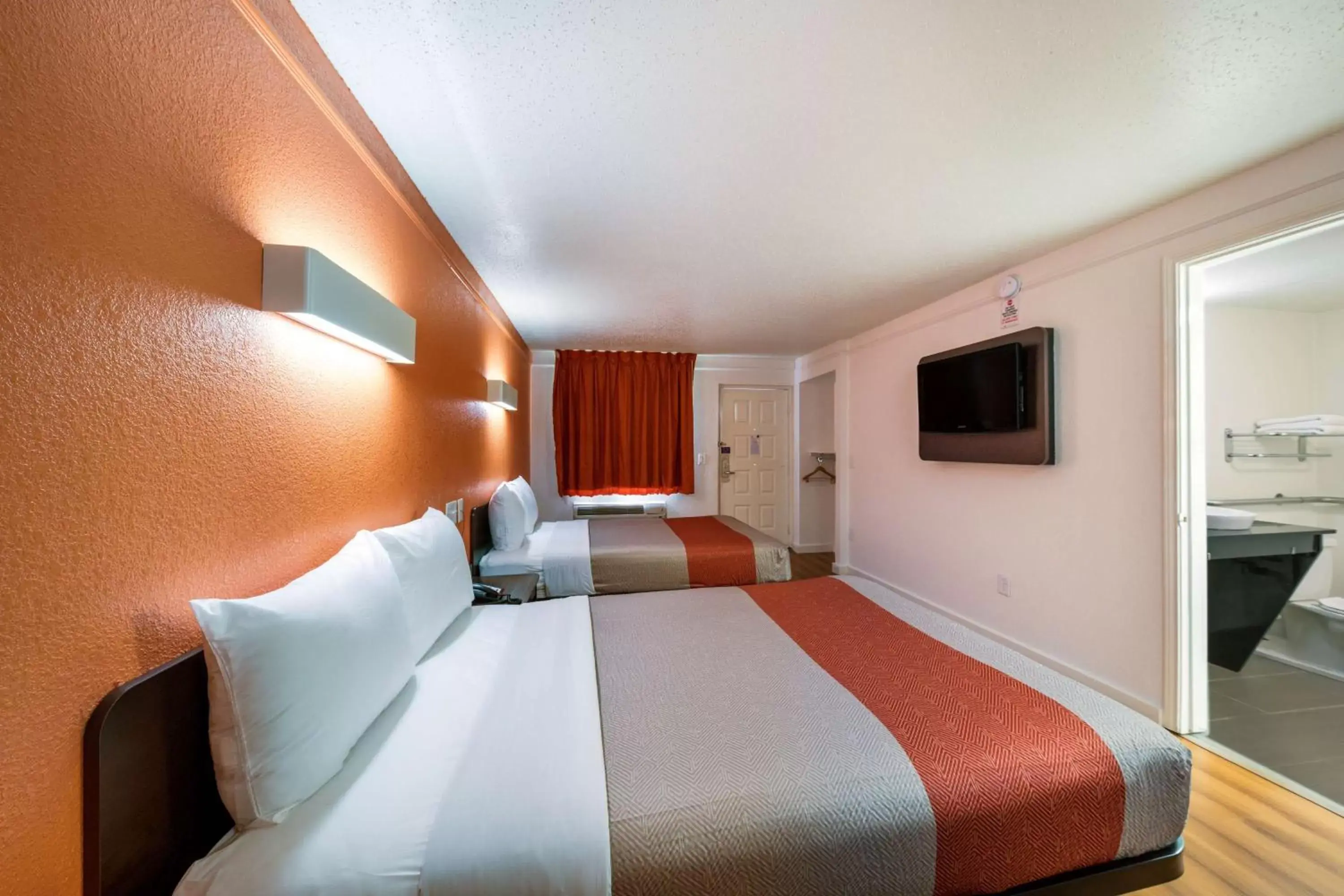 TV and multimedia, Bed in Motel 6-Dallas, TX - Farmers Branch