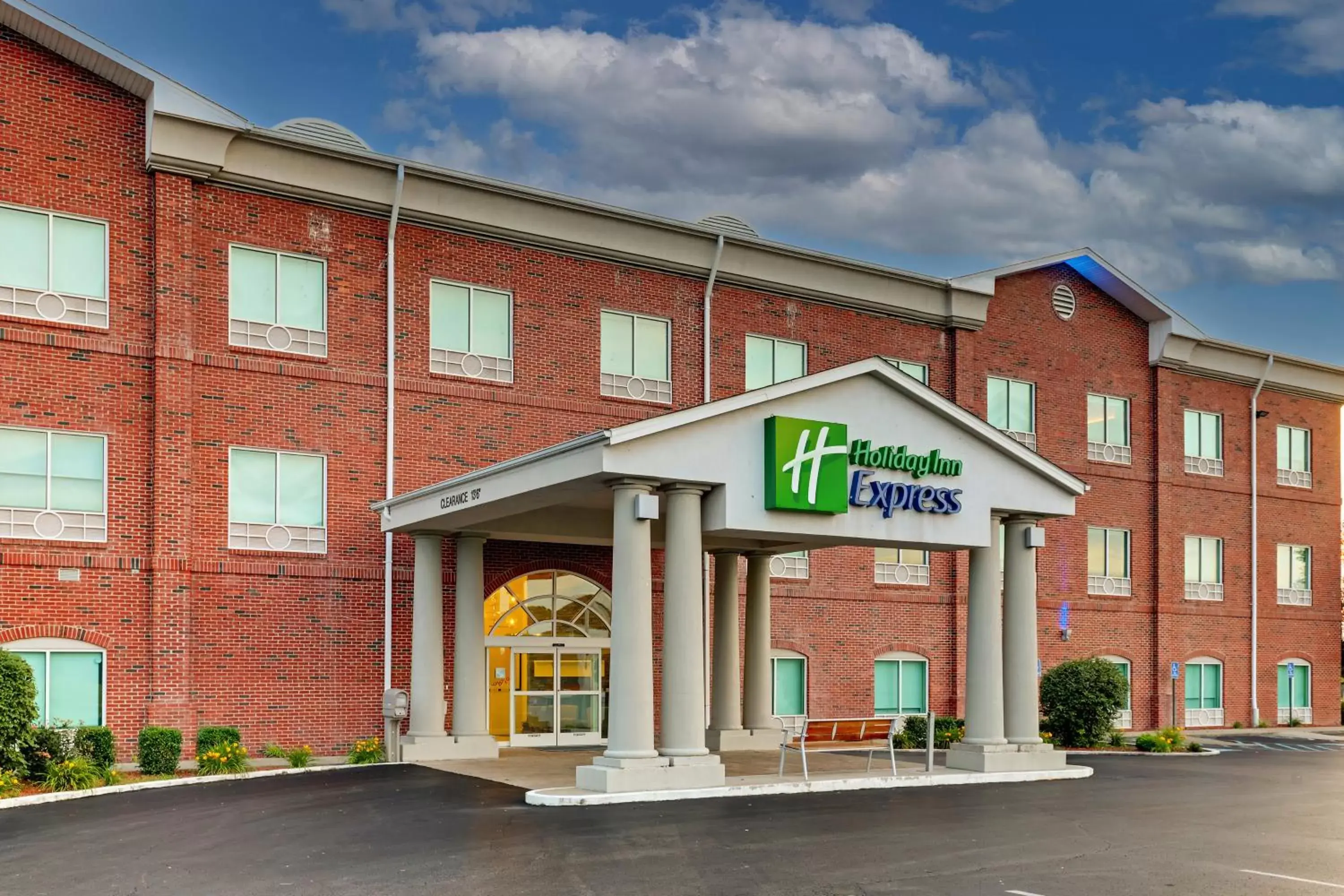 Property Building in Holiday Inn Express Campbellsville, an IHG Hotel