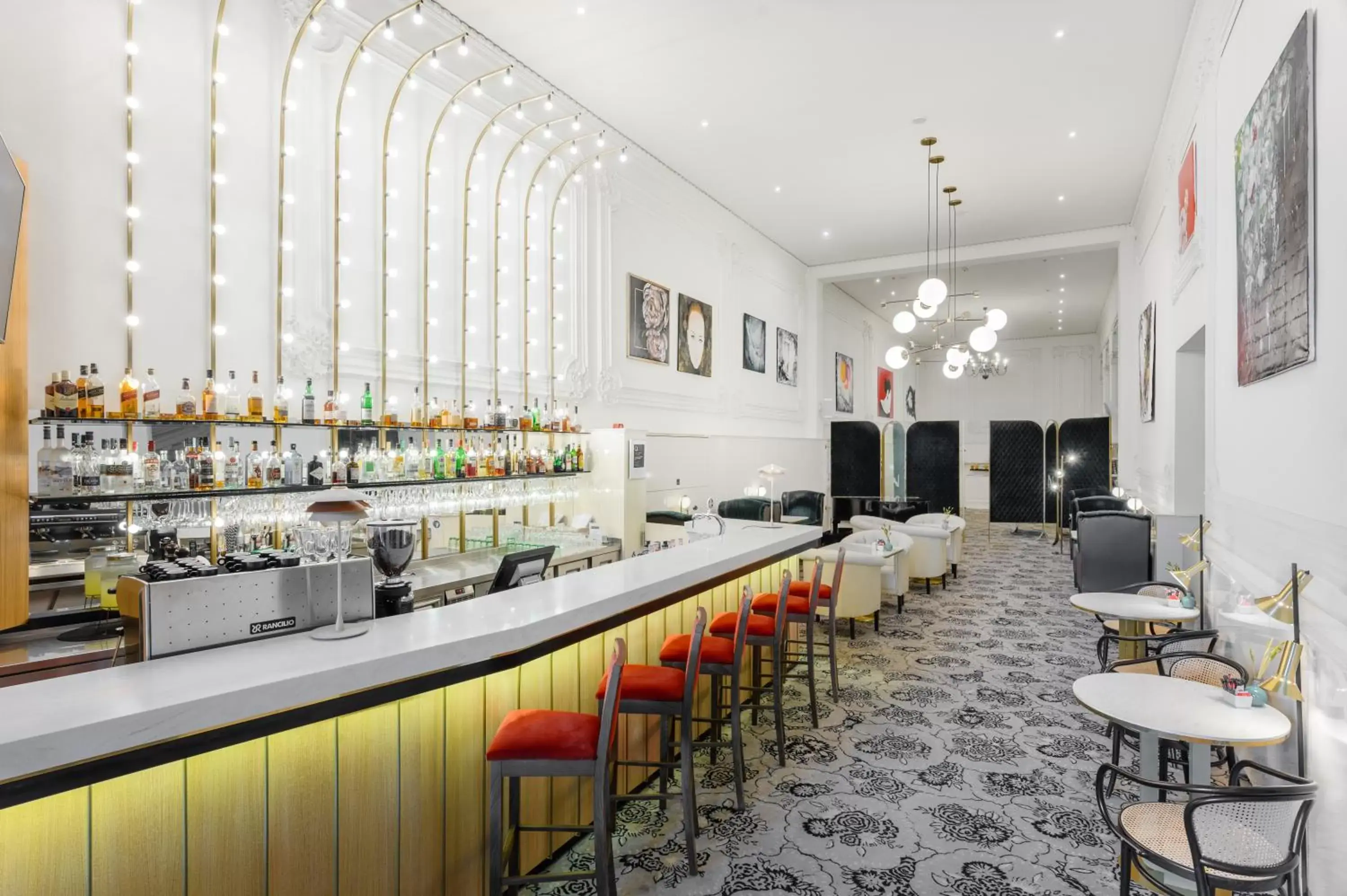 Lounge or bar, Restaurant/Places to Eat in Hotel Nemzeti Budapest - MGallery