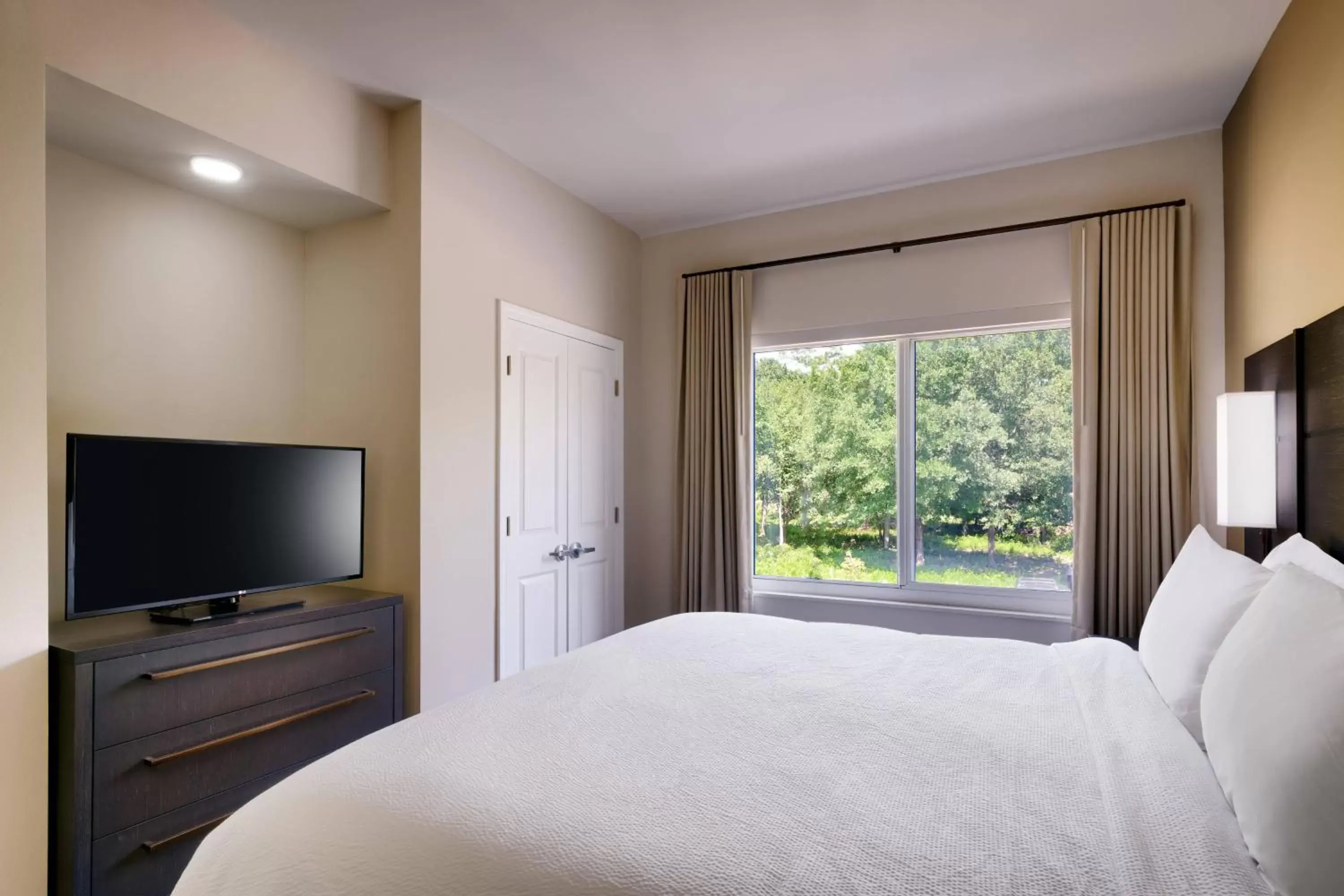 Bedroom, Bed in Residence Inn by Marriott Brunswick