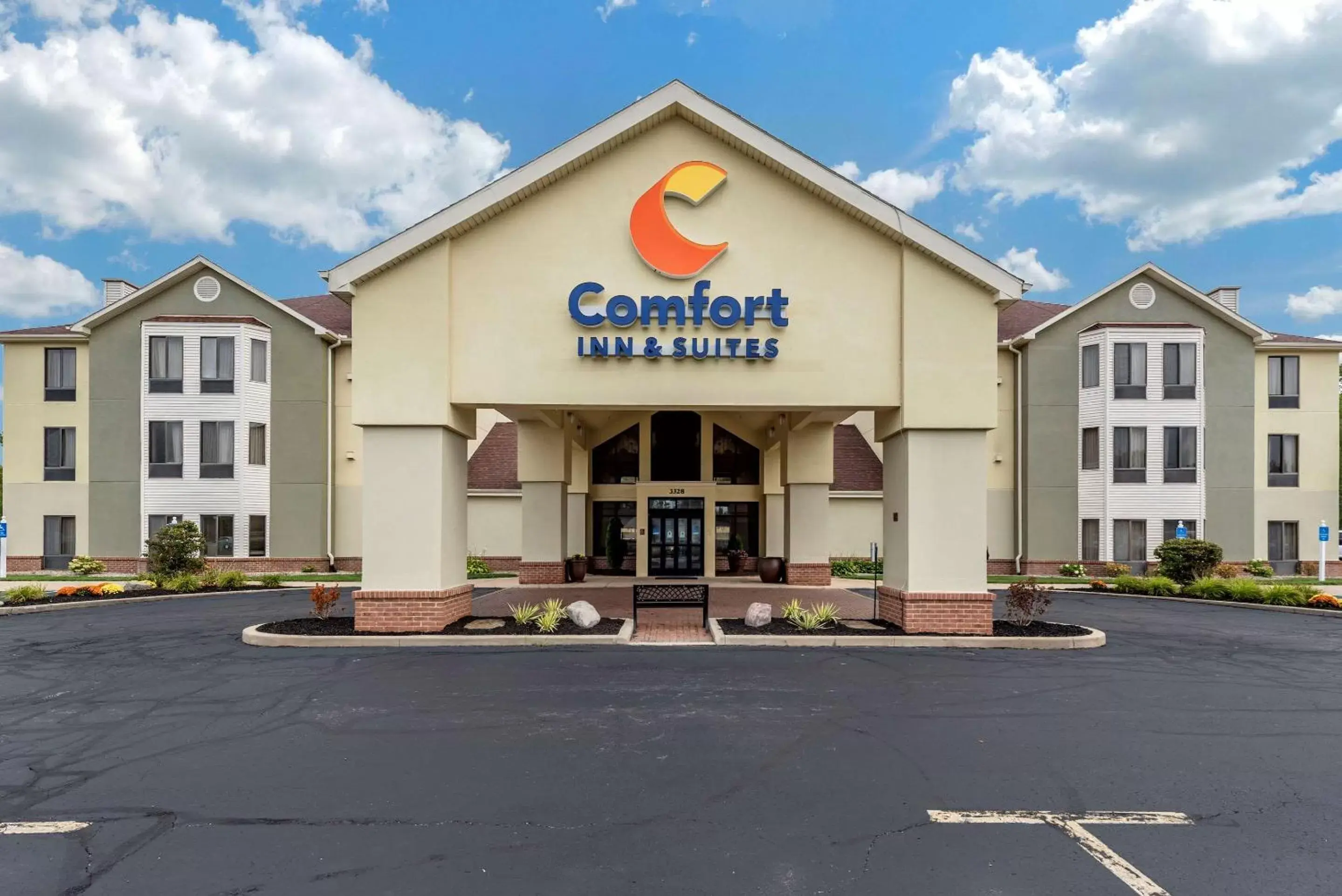 Property building in Comfort Inn & Suites Warsaw near US-30 Property building in Comfort Inn & Suites Warsaw near US-30