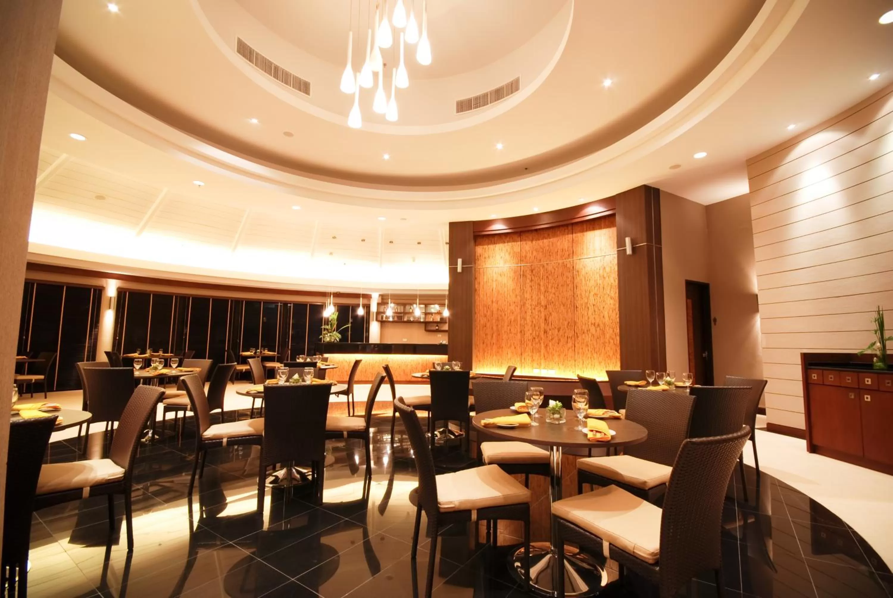 Restaurant/places to eat in Tara Mantra Cha-Am Resort