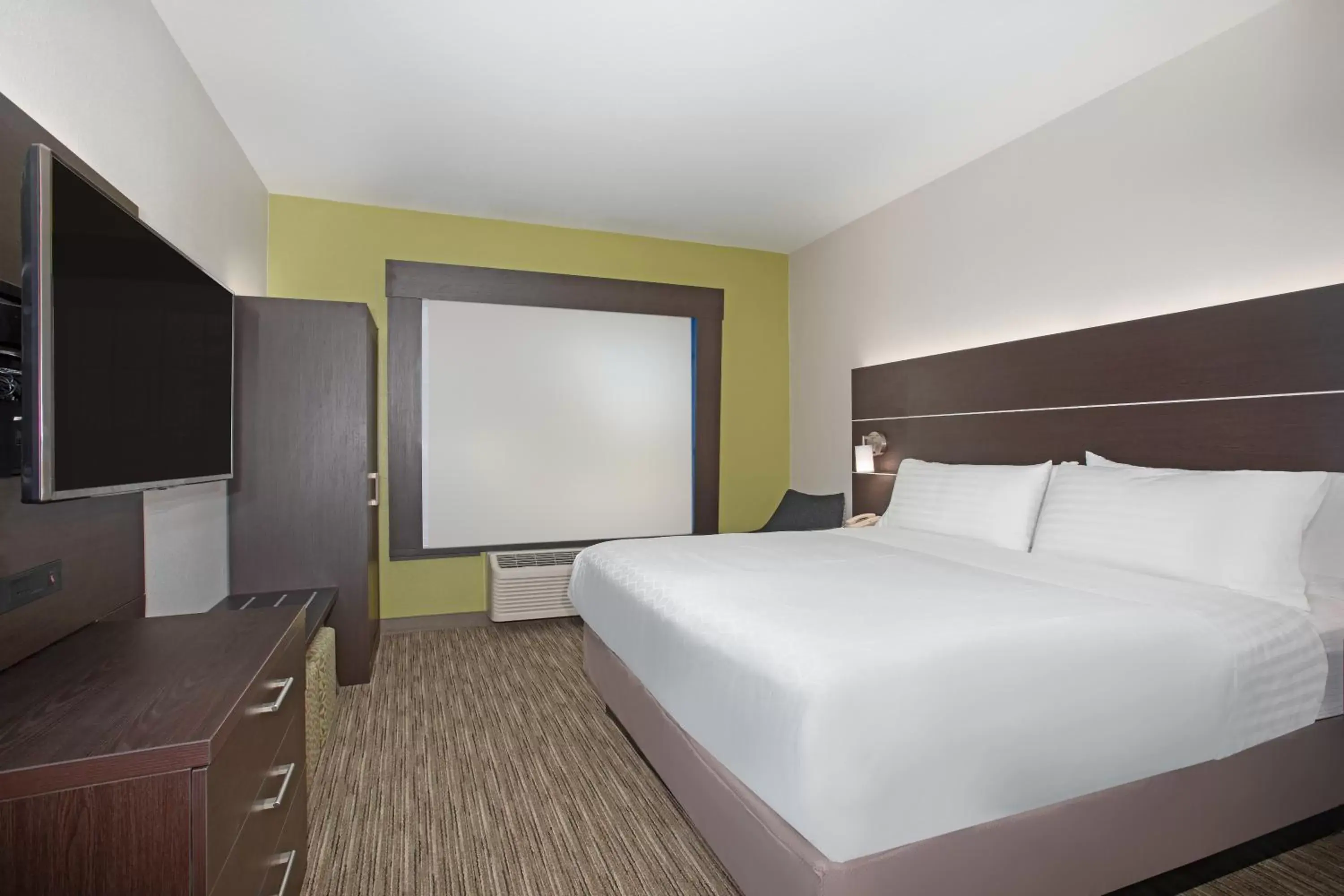 Bedroom, Bed in Holiday Inn Express Hotel & Suites Longmont, an IHG Hotel