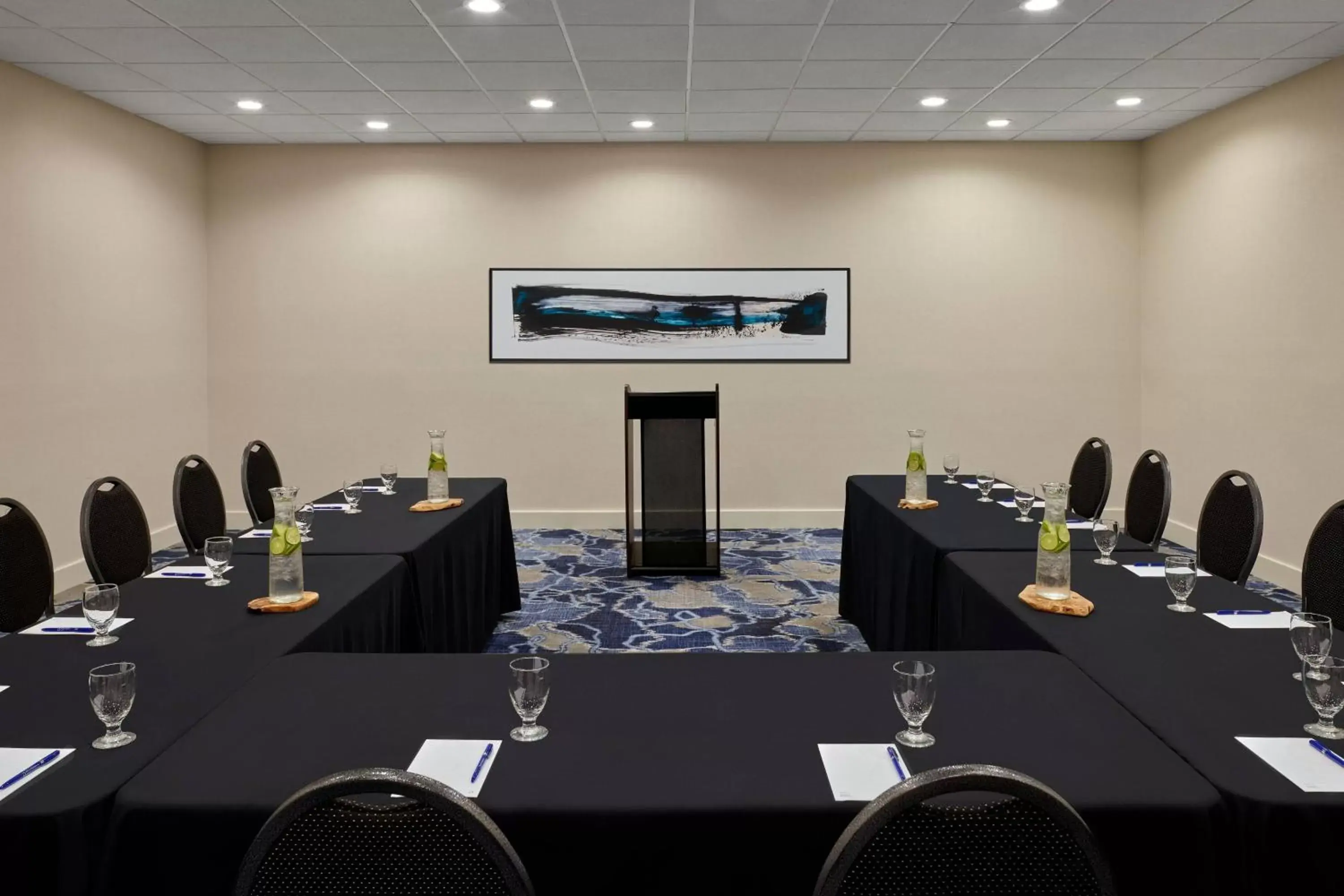 Meeting/conference room in Delta Hotels by Marriott Muskegon Convention Center