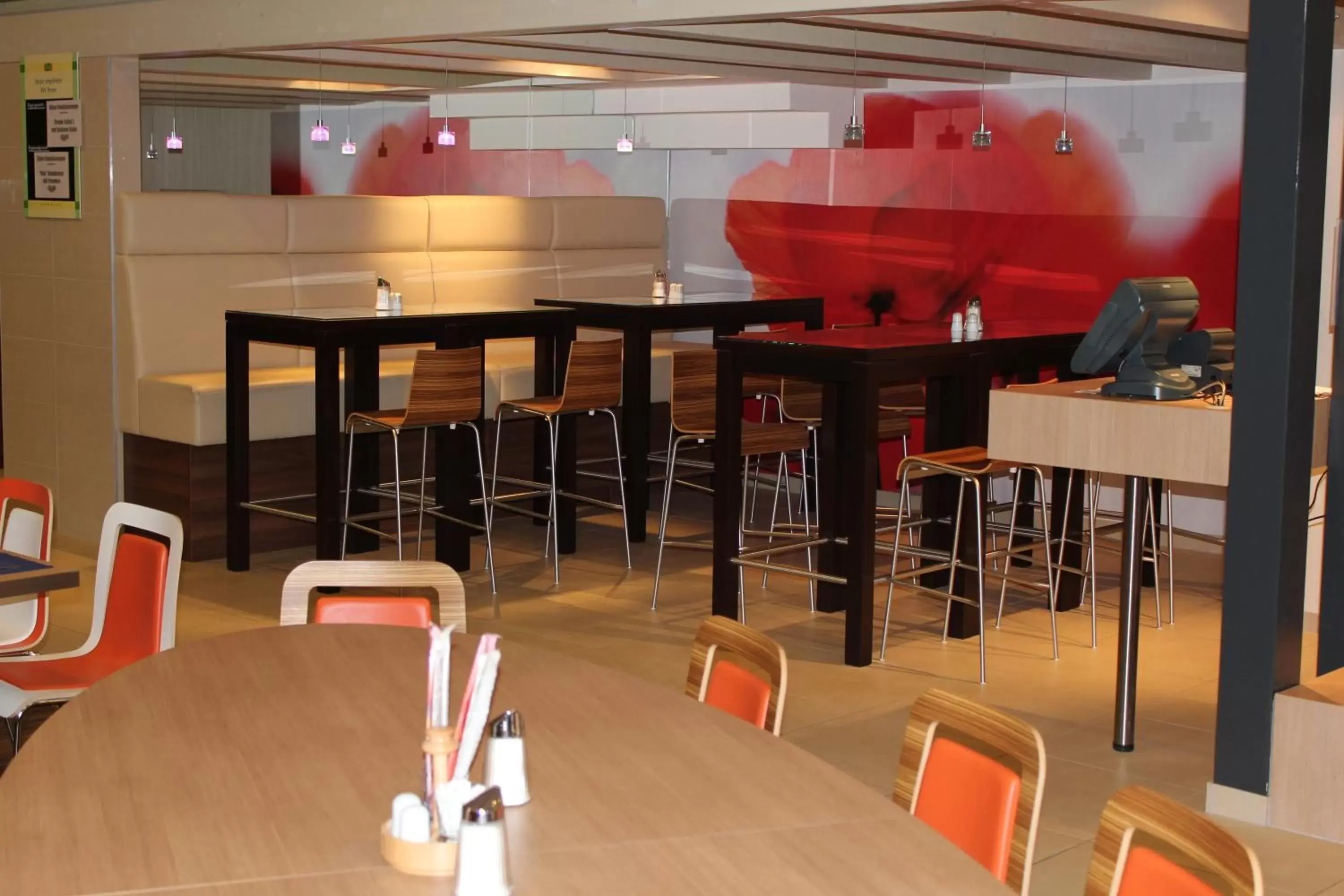 Lounge or bar, Restaurant/Places to Eat in Ibis Wien Messe