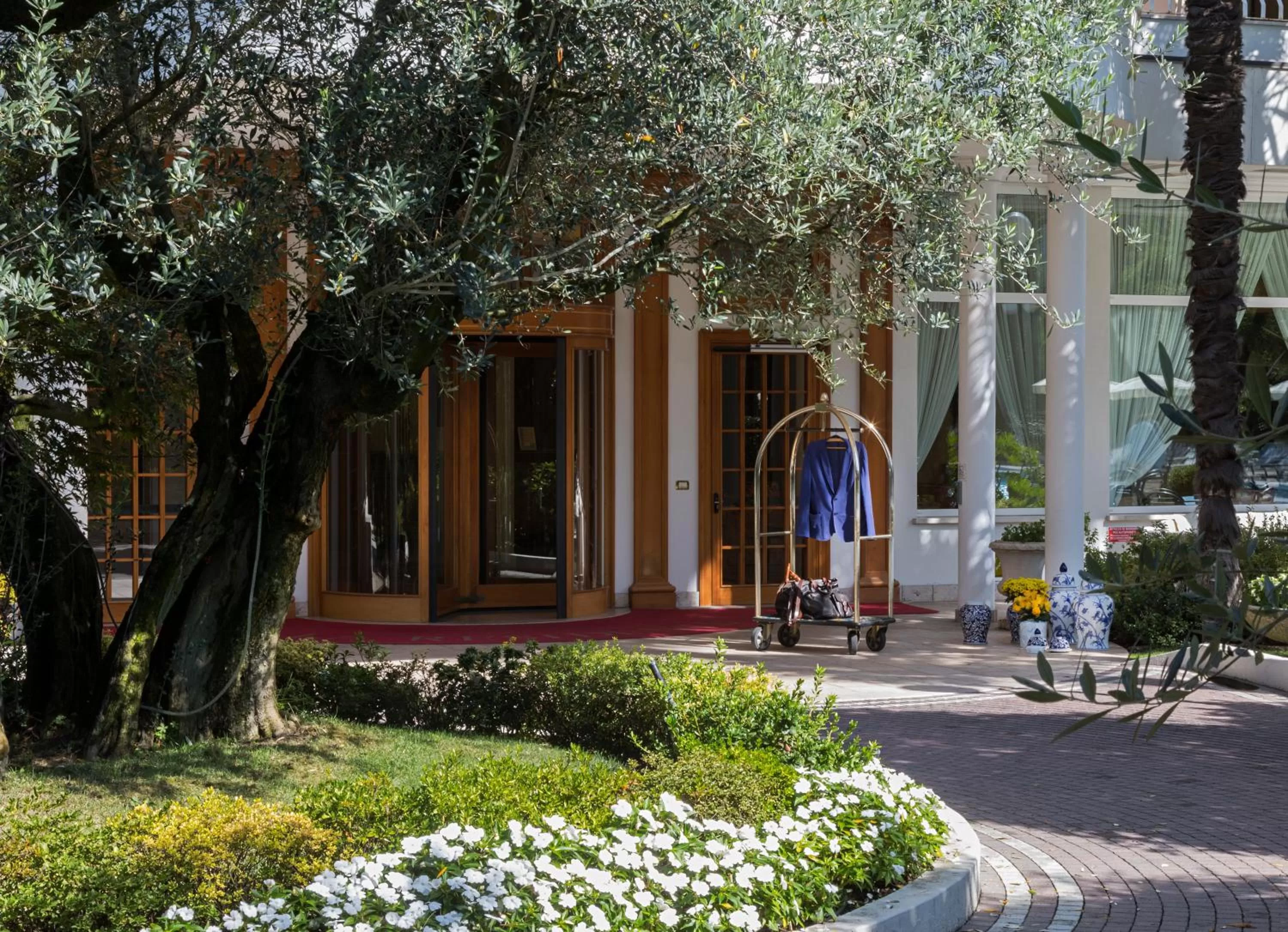 Property building in Hotel La Residence & Idrokinesis