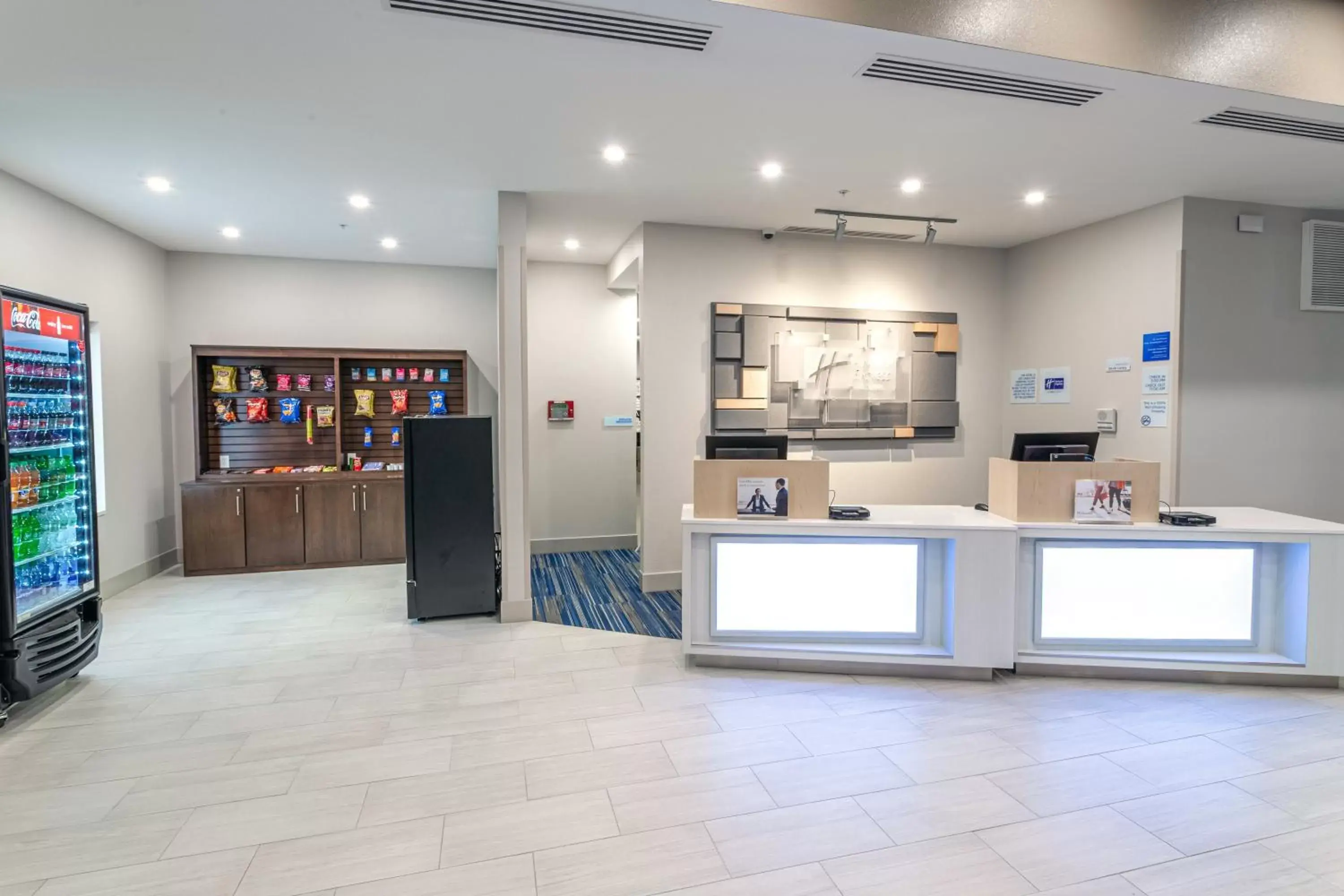 Lobby or reception, Lobby/Reception in Holiday Inn Express & Suites - Columbus - Worthington, an IHG Hotel