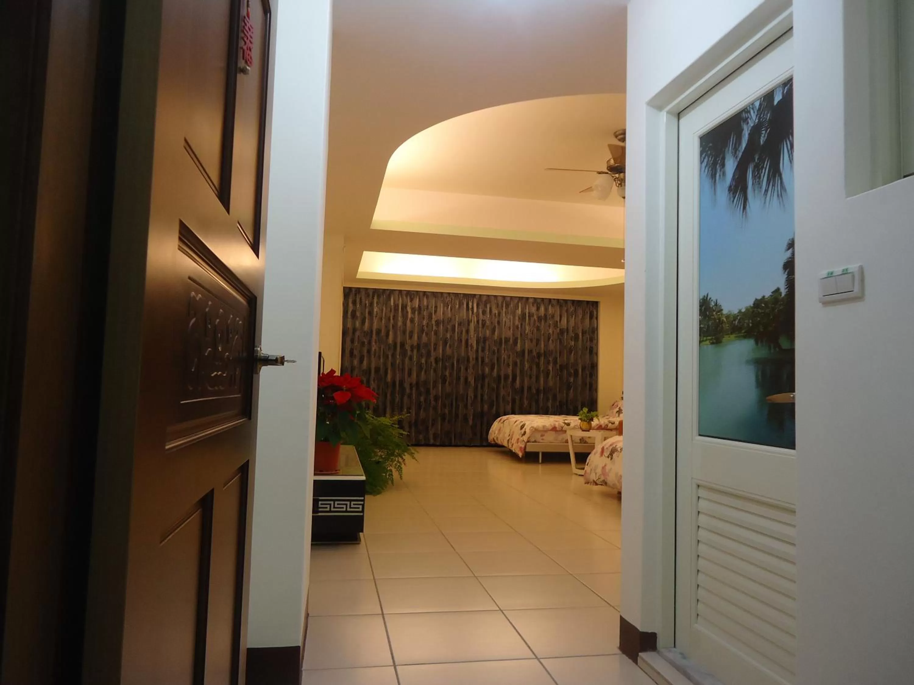 Photo of the whole room, Bed in Alien B&B