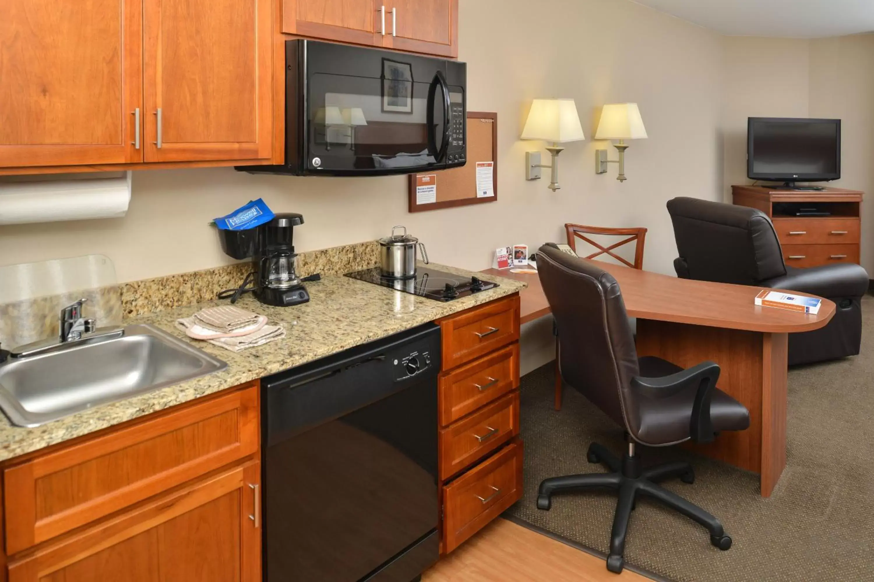 Photo of the whole room, Kitchen/Kitchenette in Candlewood Suites Chambersburg, an IHG Hotel