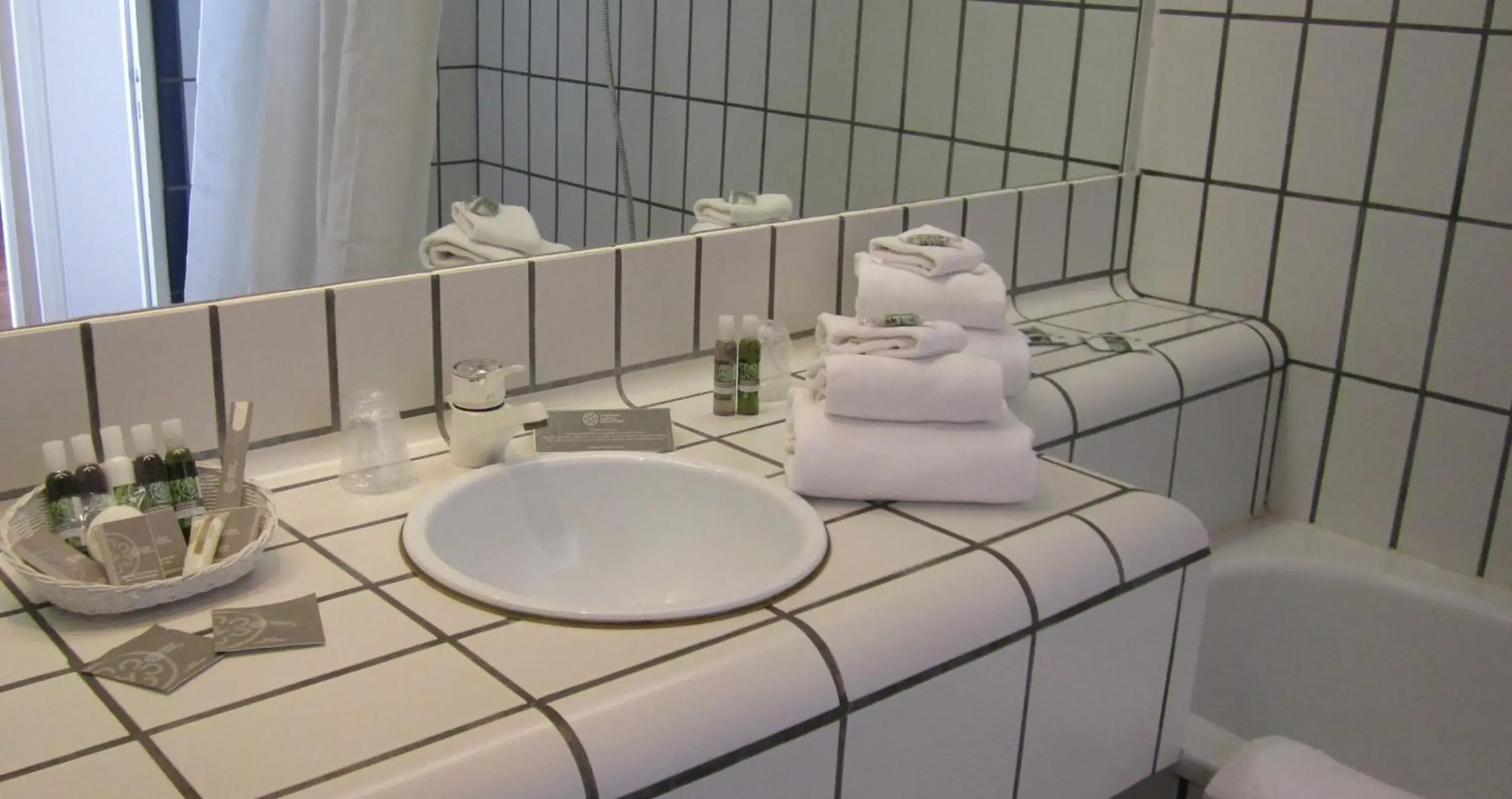Bathroom in La Belle Aurore - Les Collectionneurs