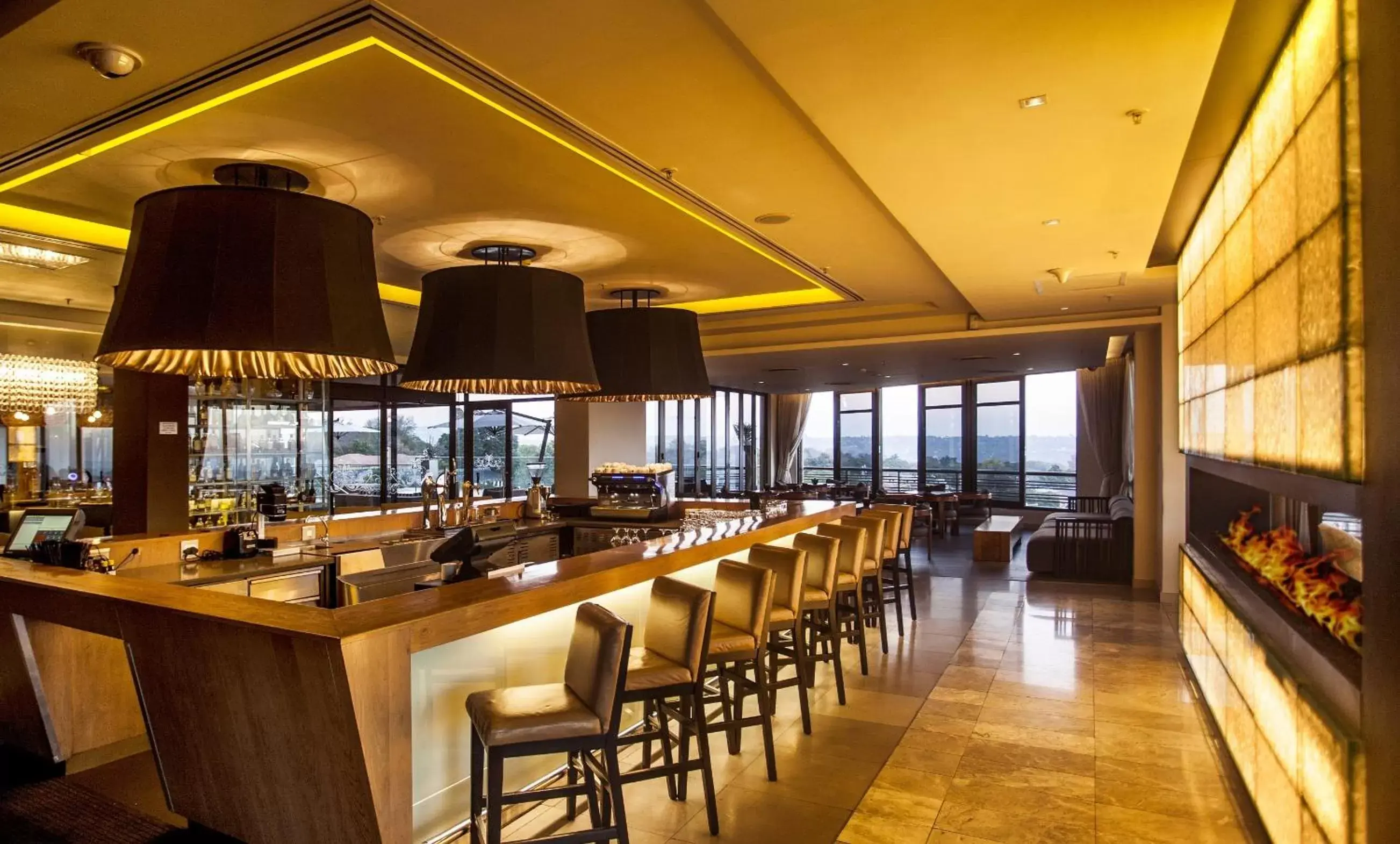Lounge or bar, Restaurant/Places to Eat in Southern Sun Hyde Park Sandton