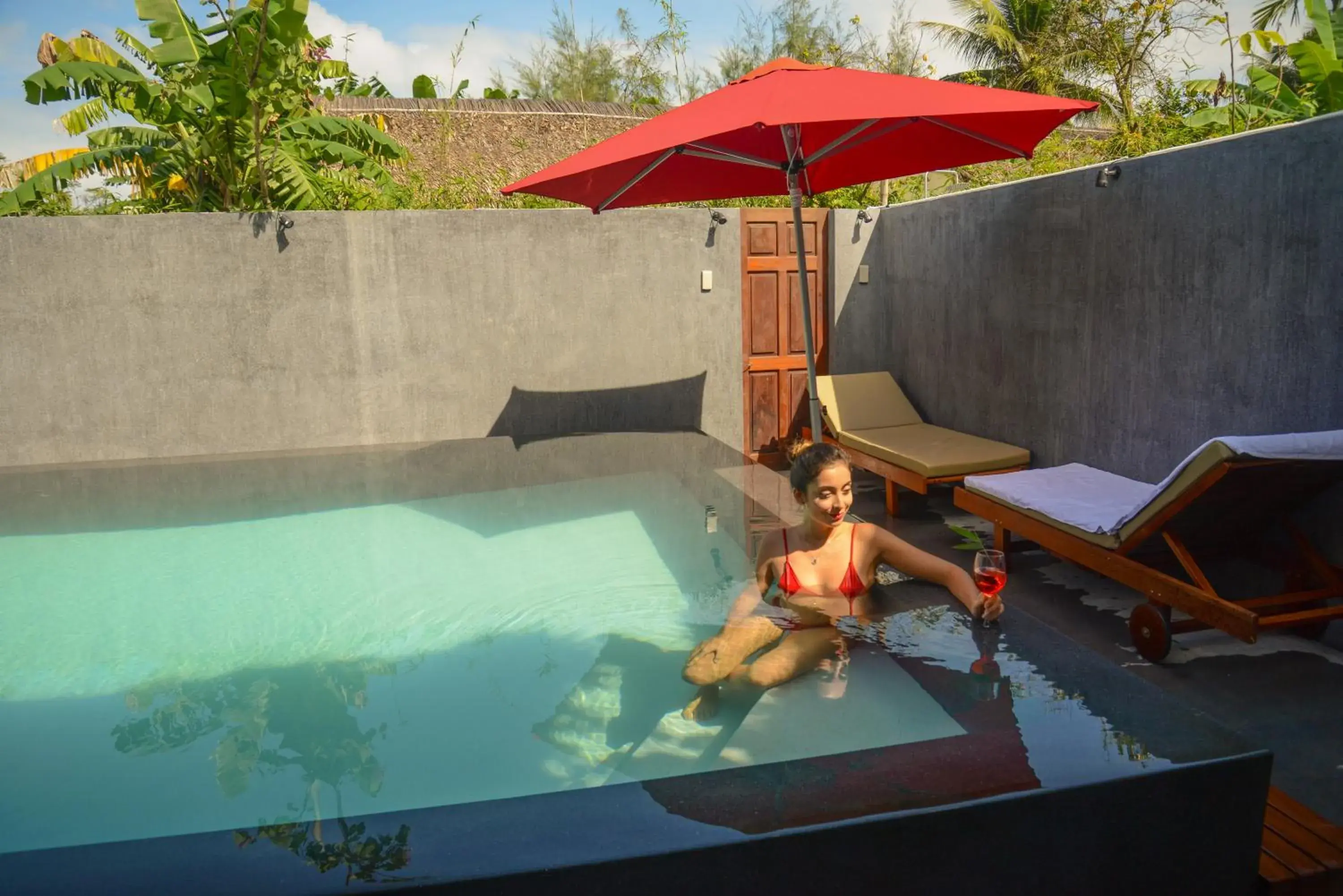 Swimming Pool in Palm View Villa