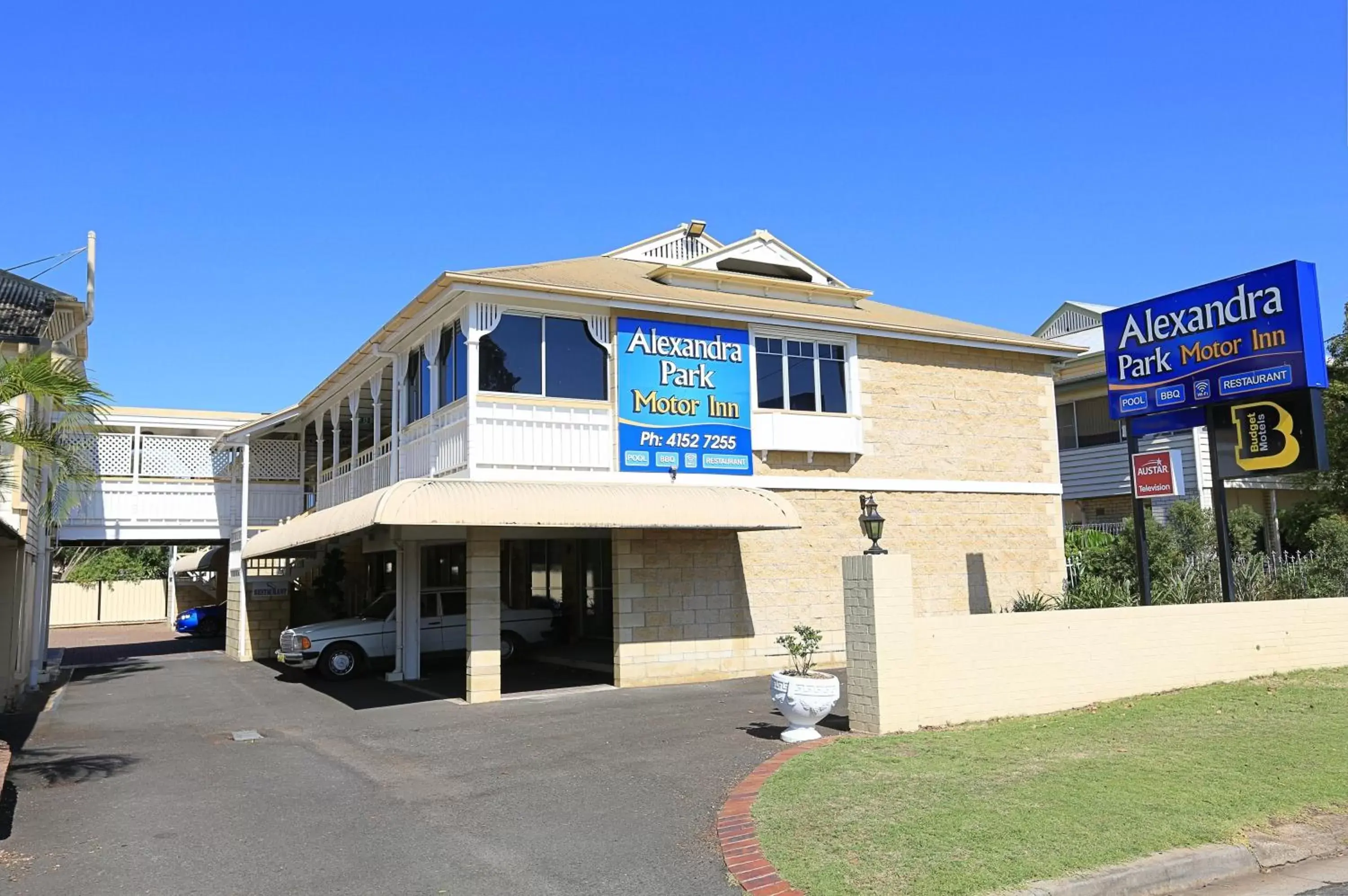 Facade/entrance, Property Building in Alexandra Park Motor Inn