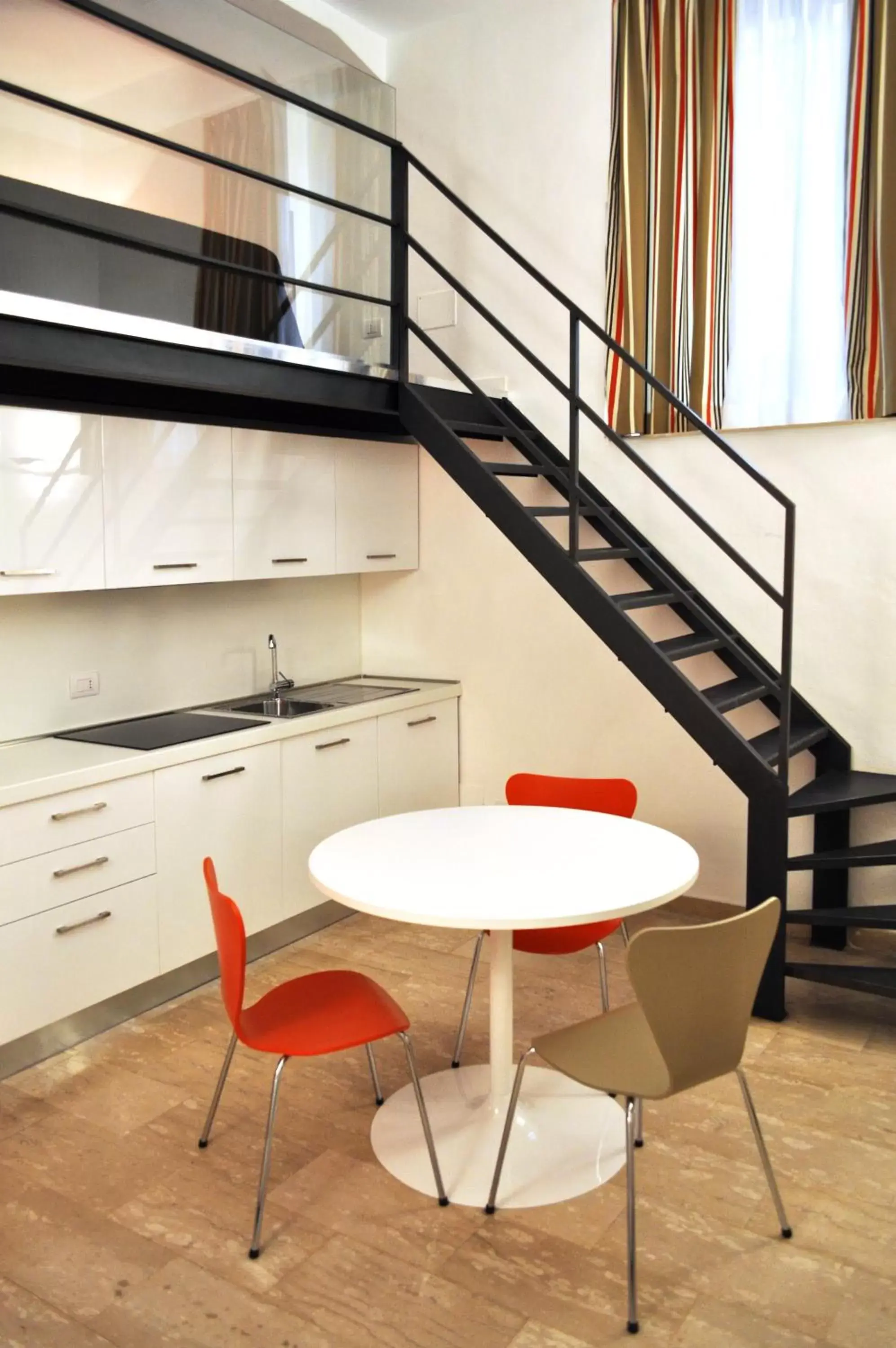 Kitchen or kitchenette, Dining Area in BB Hotels Aparthotel Bocconi