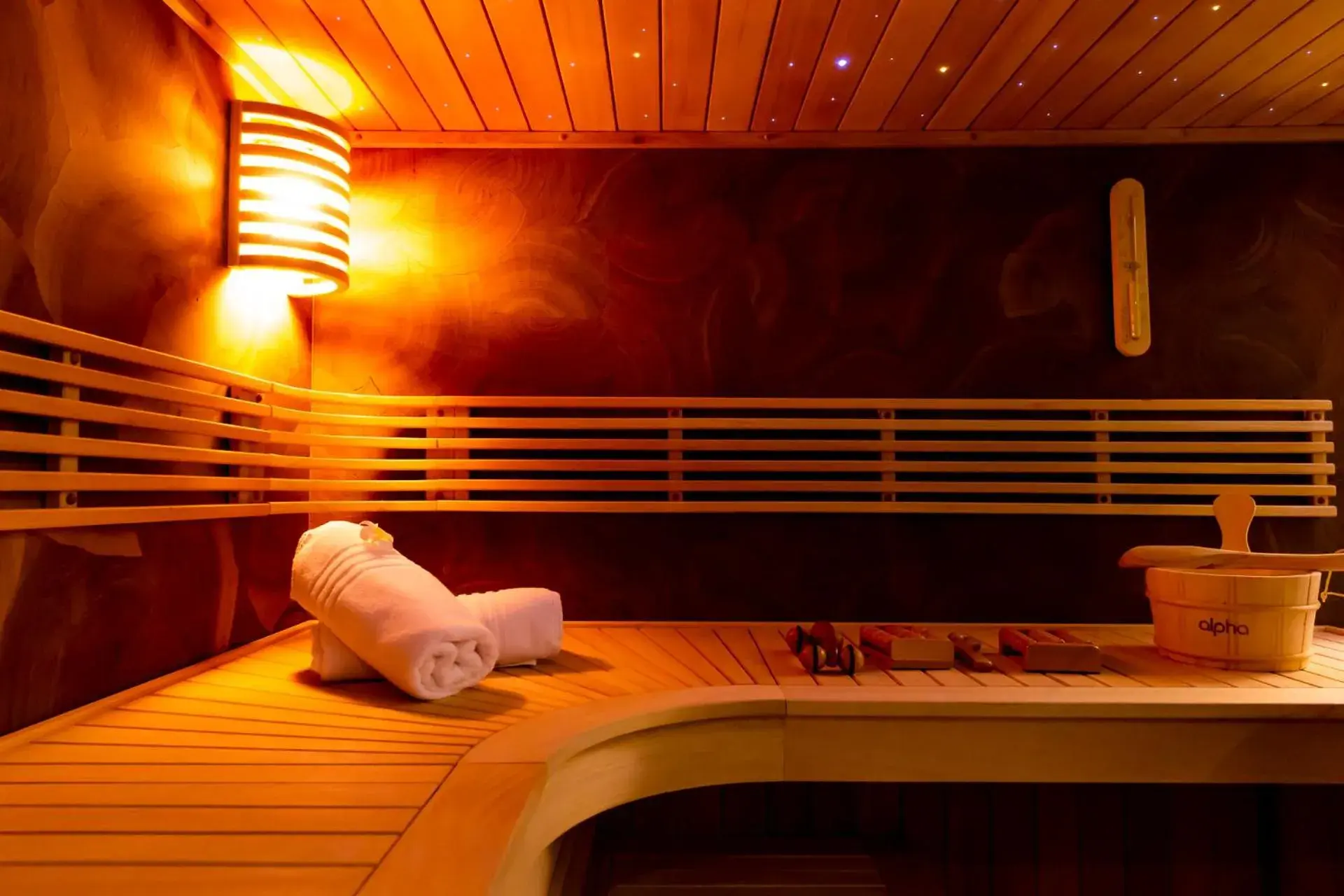 Sauna in Almoria Hôtel & SPA