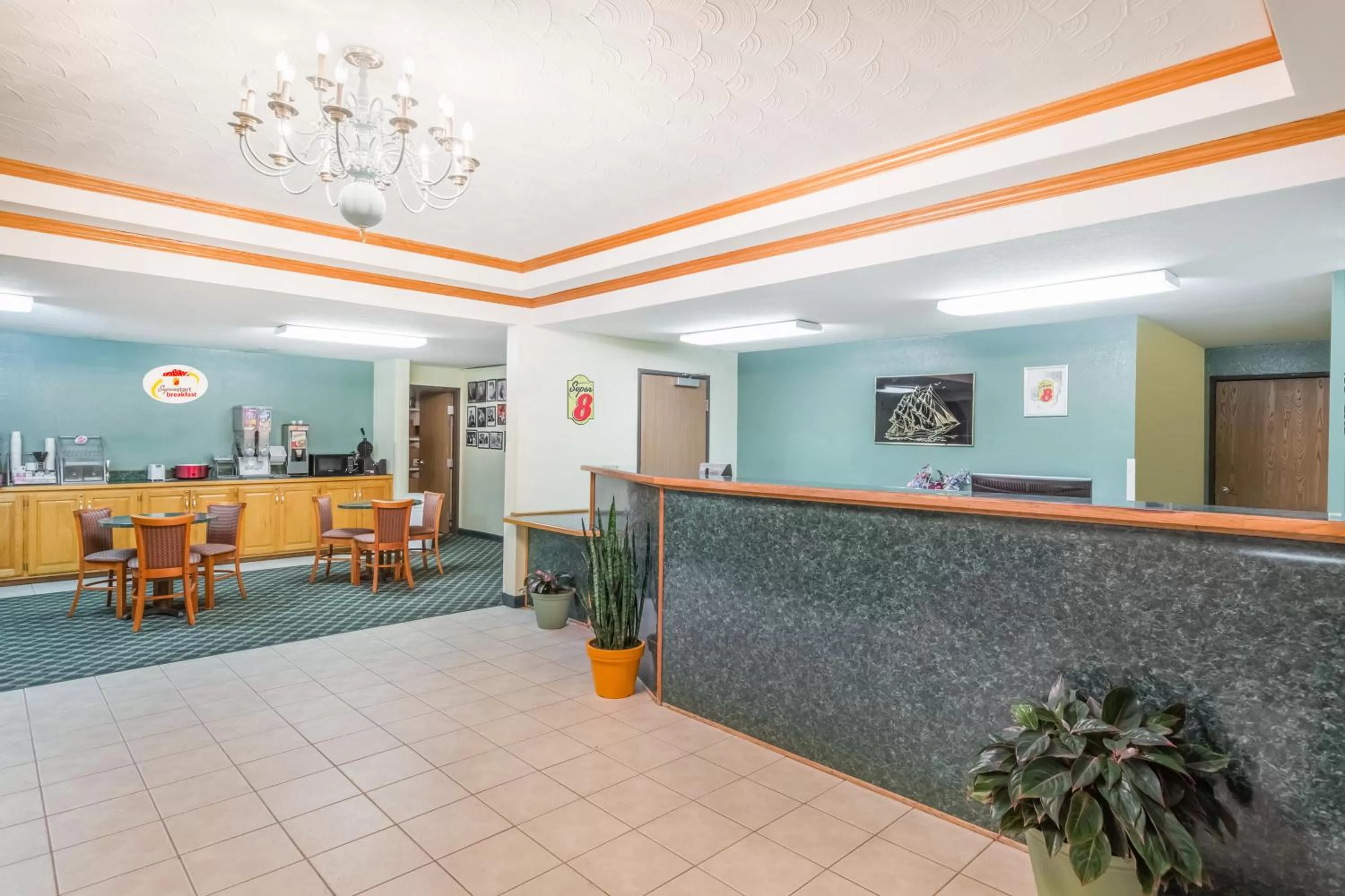 Property building in Super 8 by Wyndham Holton