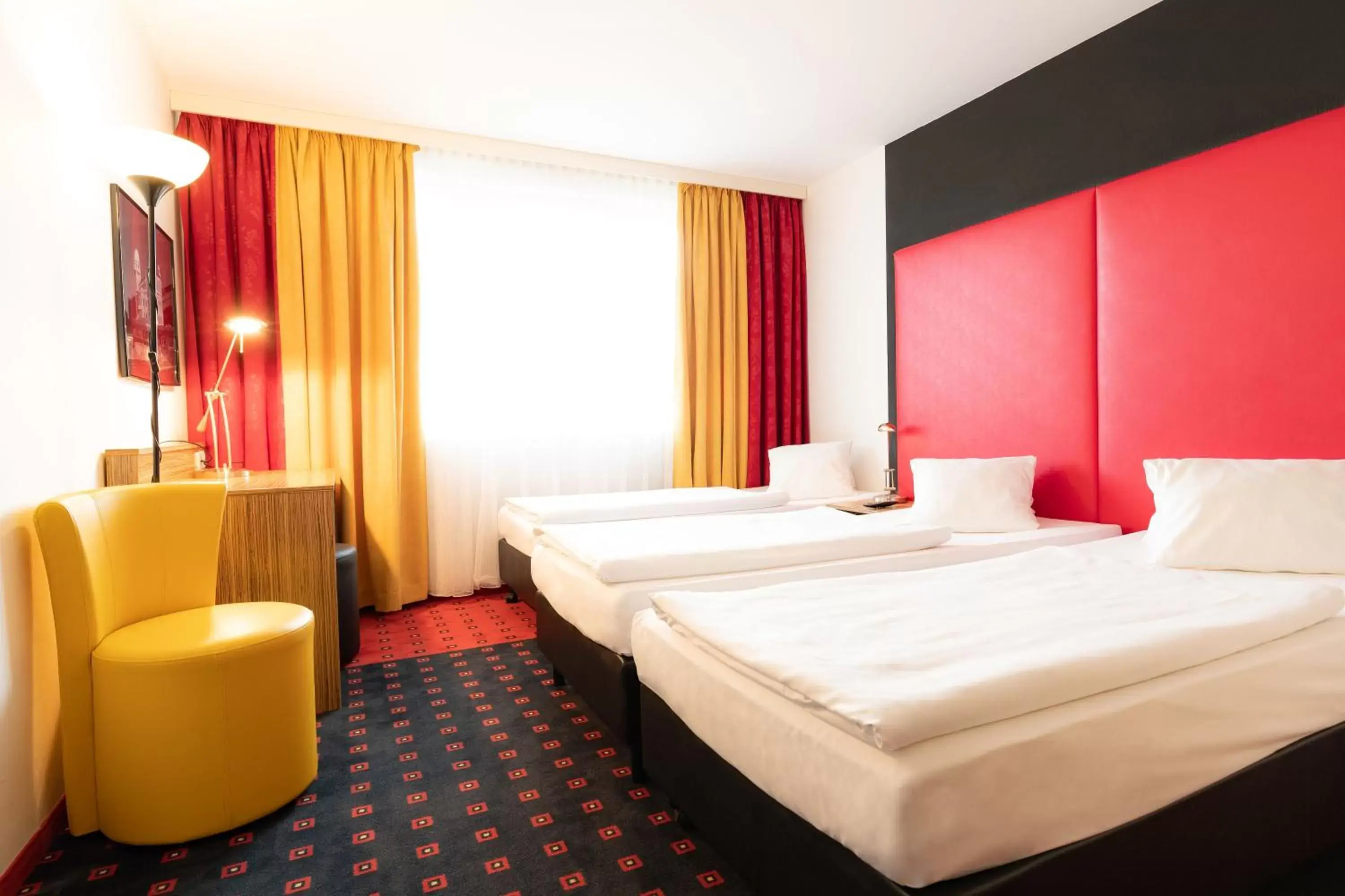 Photo of the whole room, Bed in Senator Hotel Vienna
