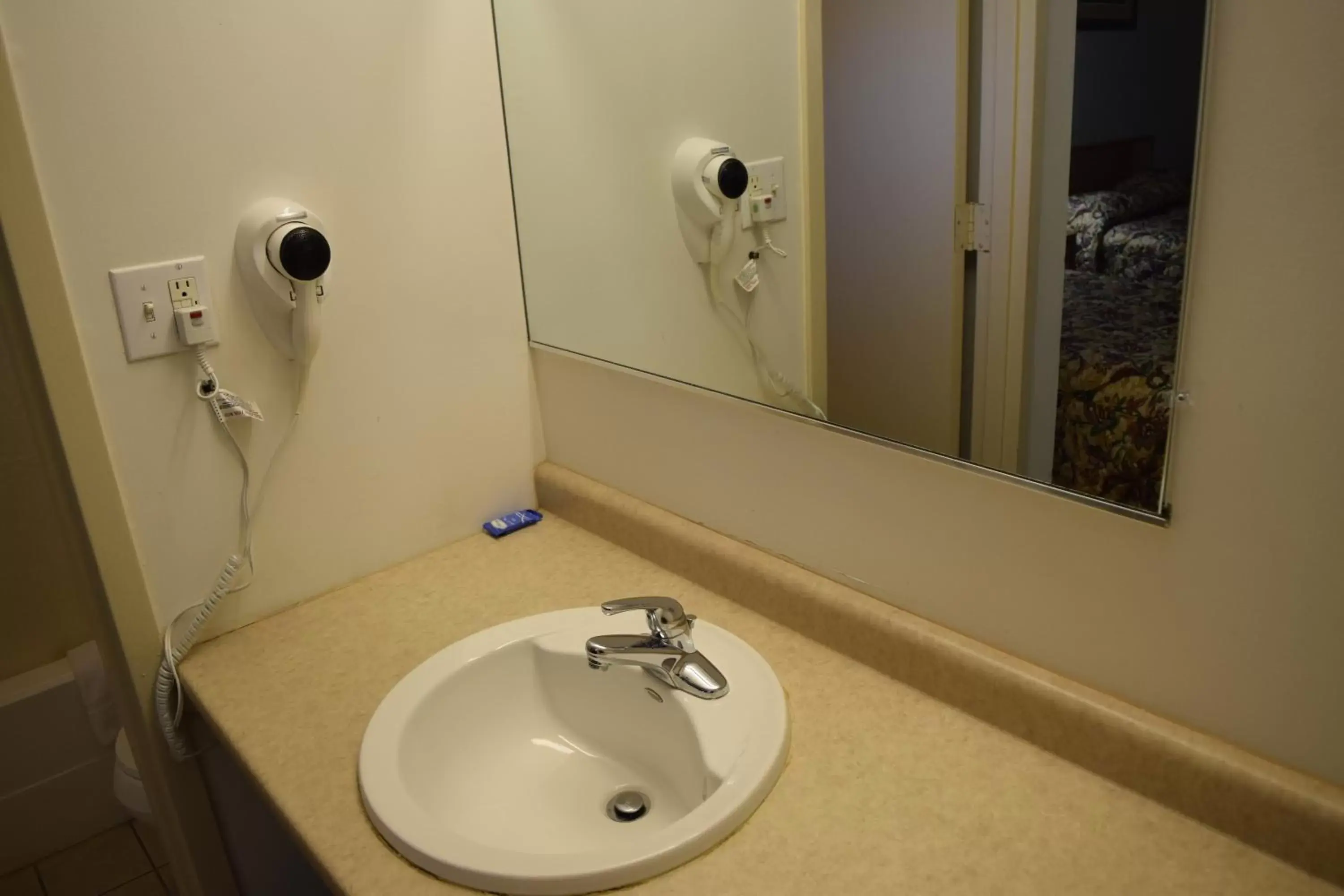 Area and facilities, Bathroom in White Oaks Motel Pennsville/Carneys Point