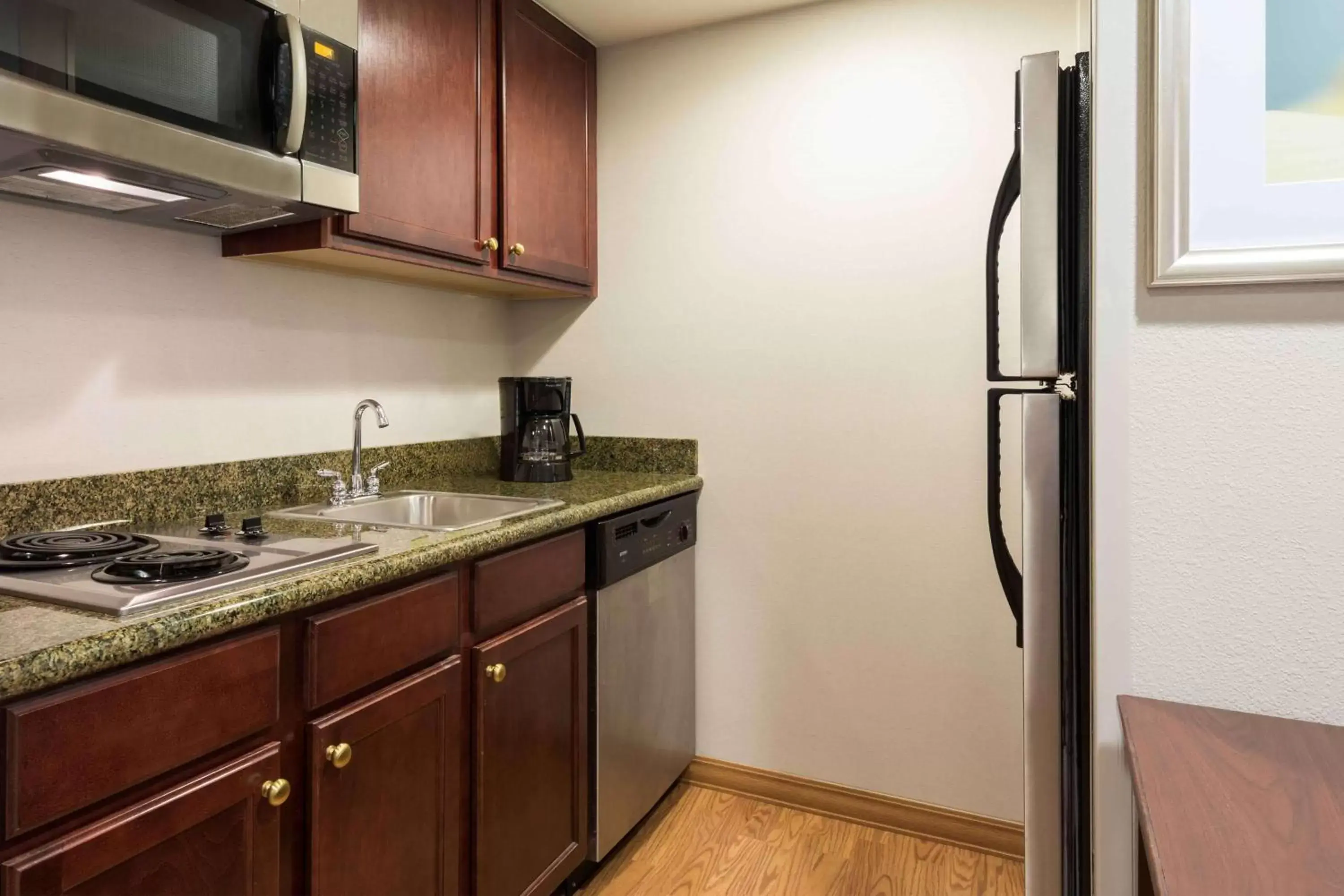 Kitchen or kitchenette, Kitchen/Kitchenette in Homewood Suites by Hilton Tampa Airport - Westshore