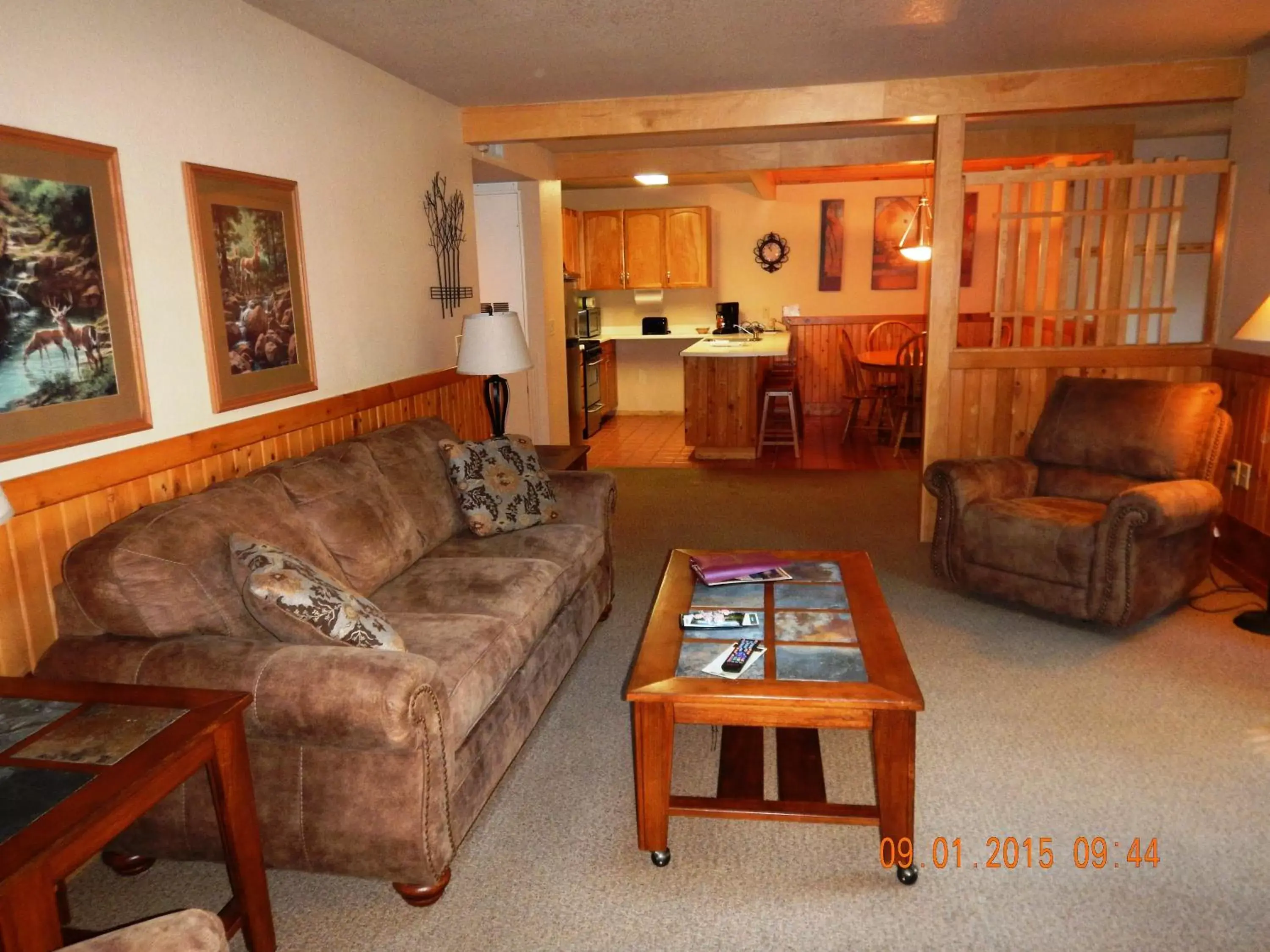 Photo of the whole room, Seating Area in Mount Shasta Resort