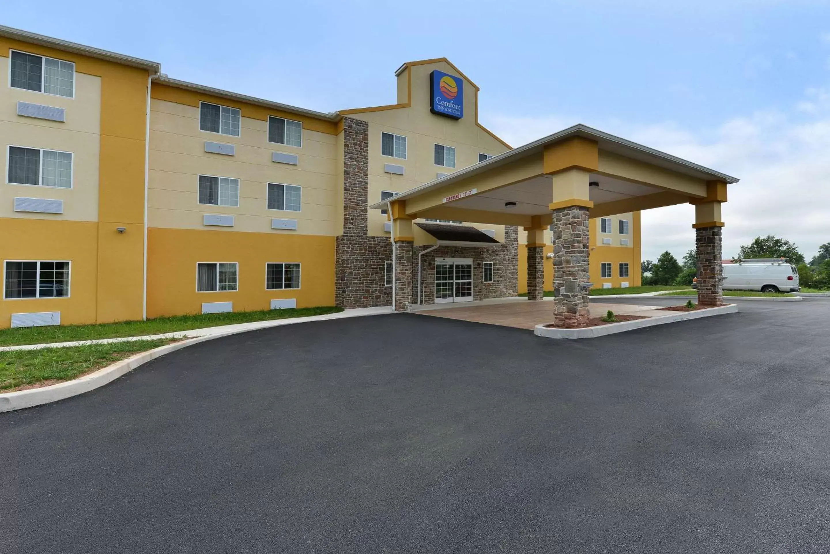 Property Building in Comfort Inn and Suites Manheim