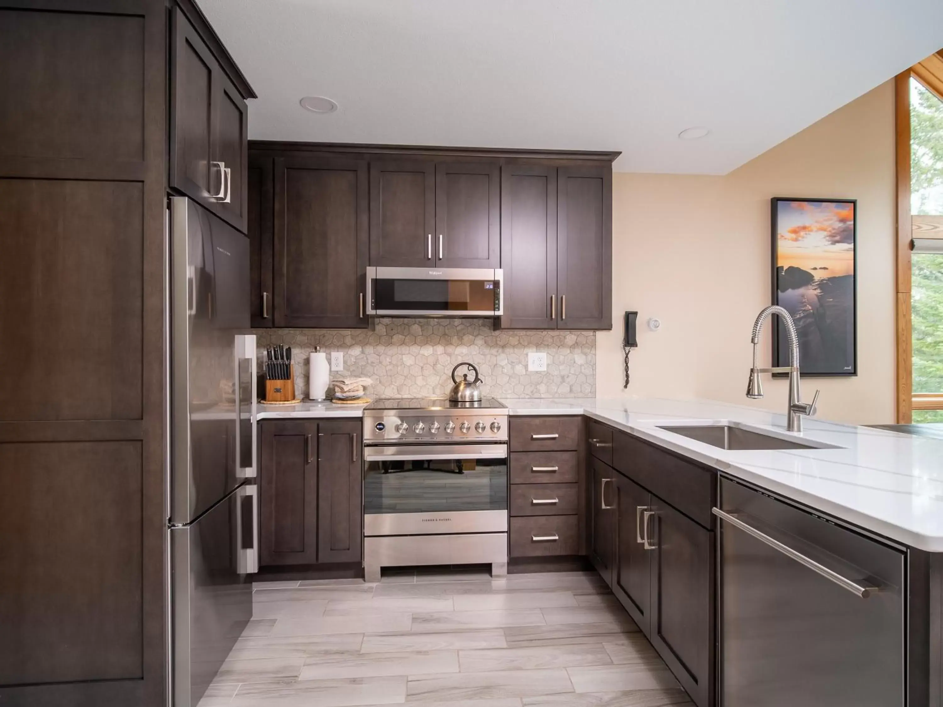 Kitchen/Kitchenette in Caribou Highlands Lodge