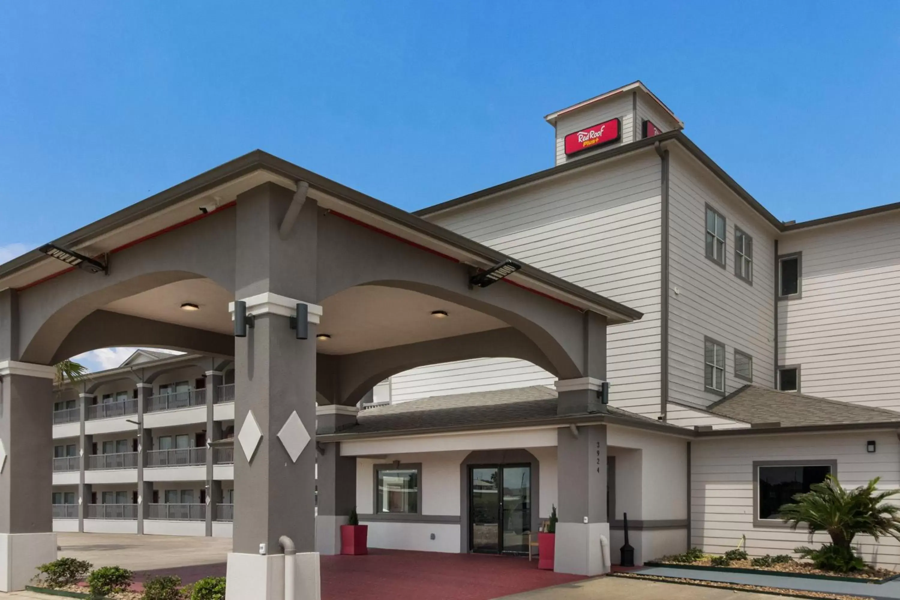 Property Building in Red Roof Inn PLUS + Galveston - Beachfront