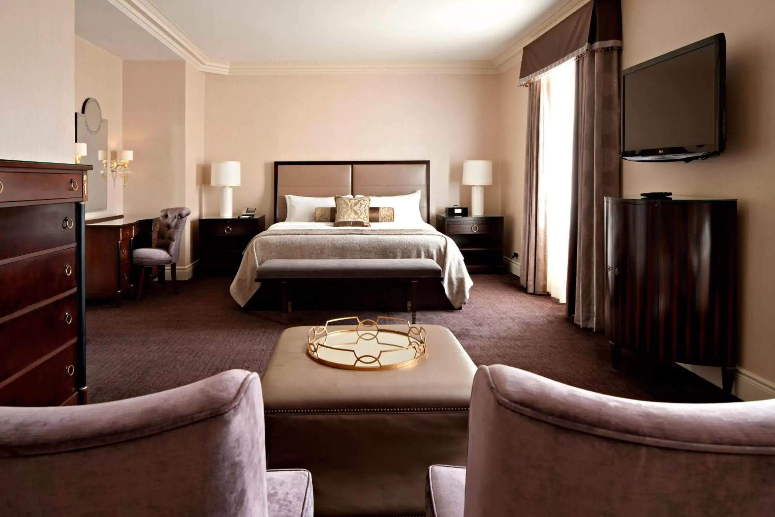 Photo of the whole room, Bed in Delta Hotels by Marriott Bessborough