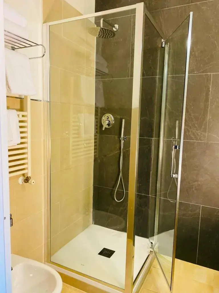Shower, Bathroom in Atlantic Park Hotel
