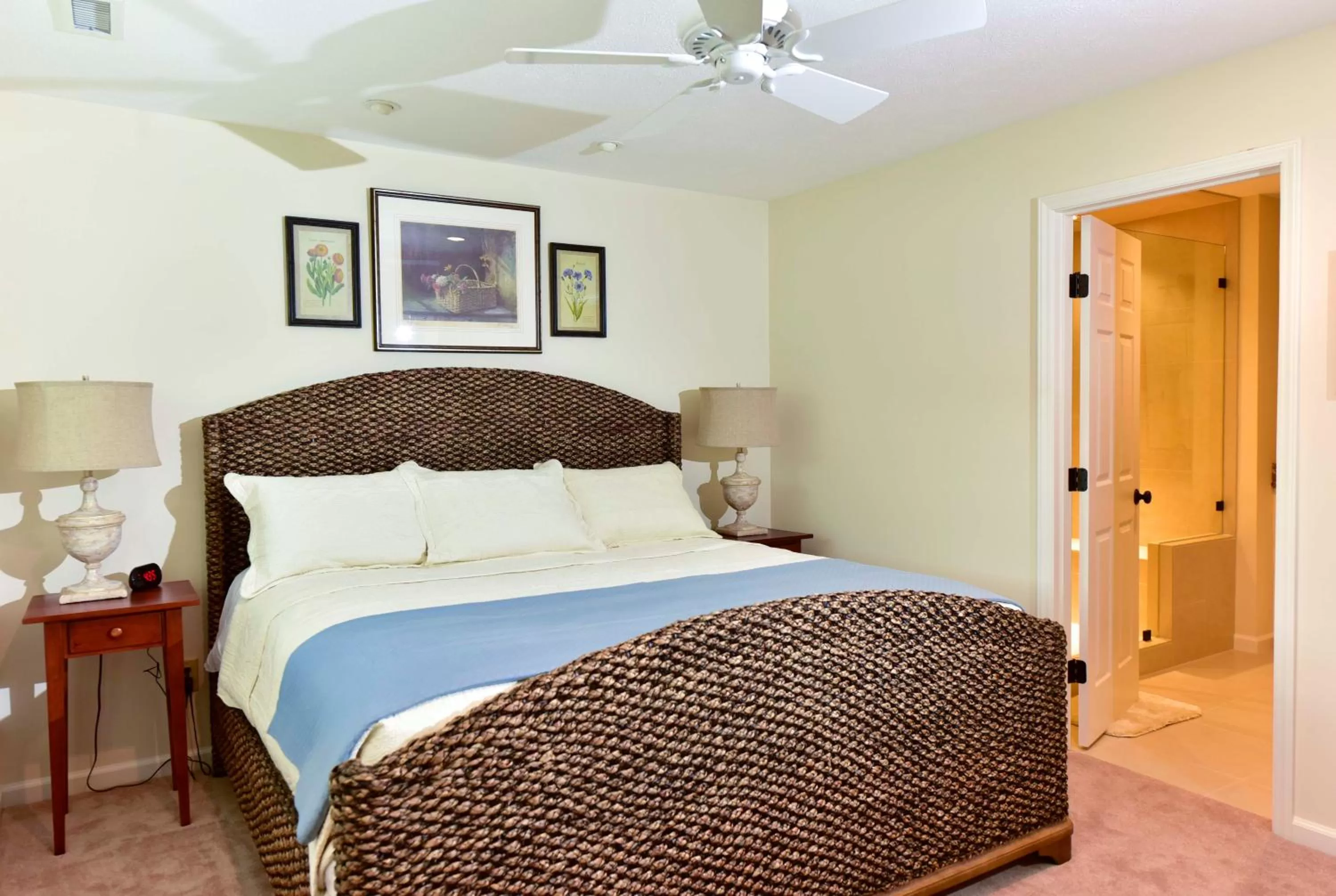 Bedroom, Bed in Chetola Resort Condominiums