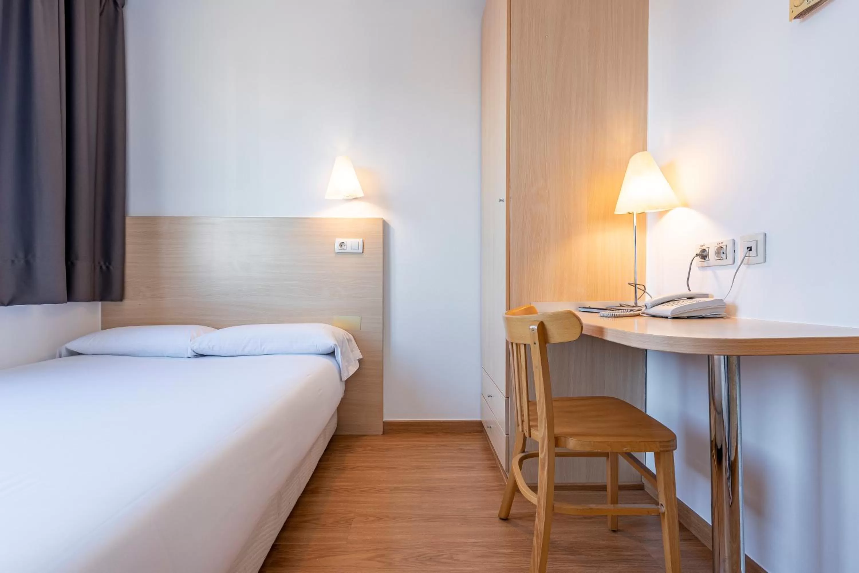 Bedroom, Bed in Hotel Basic