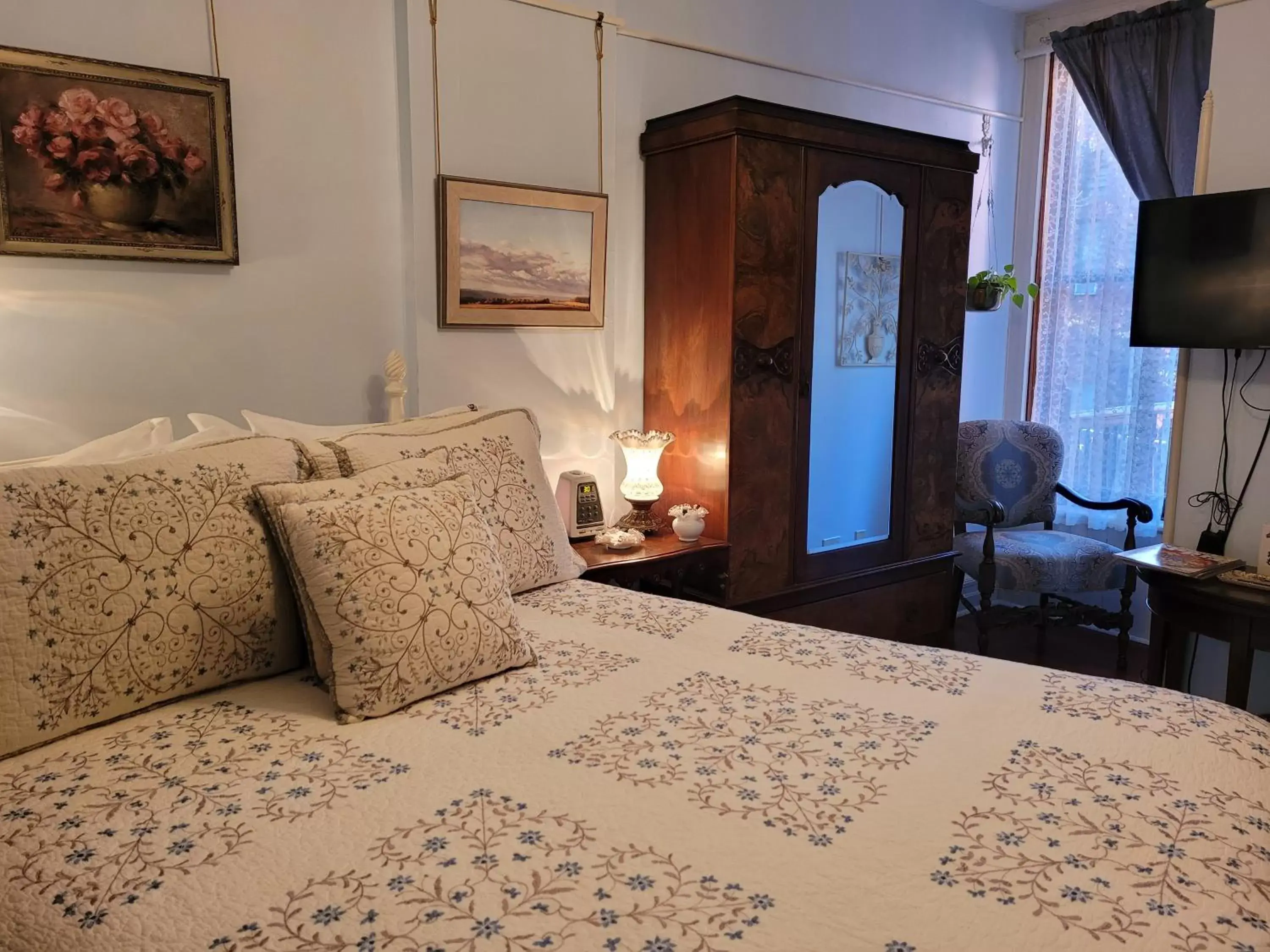 Bedroom, Bed in Buffalo Harmony House