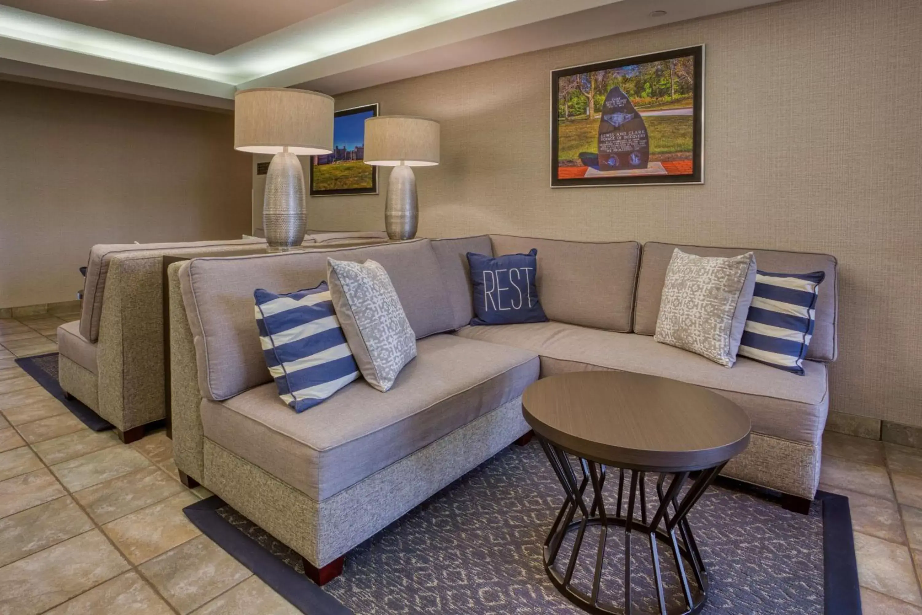 Lobby or reception, Seating Area in Drury Inn & Suites St. Louis - Fairview Heights