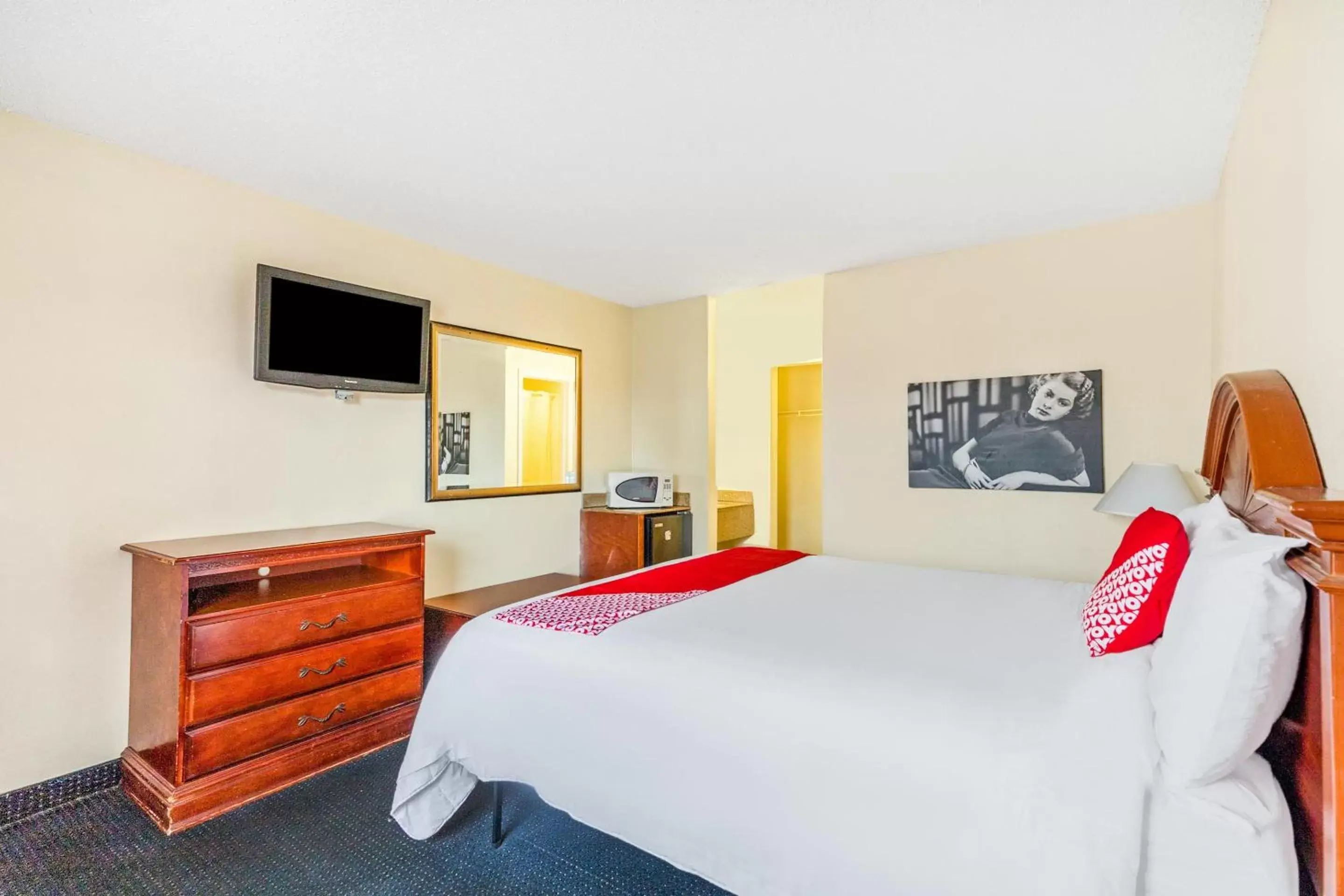 Bedroom, Room Photo in OYO Hotel San Antonio Lackland near Seaworld