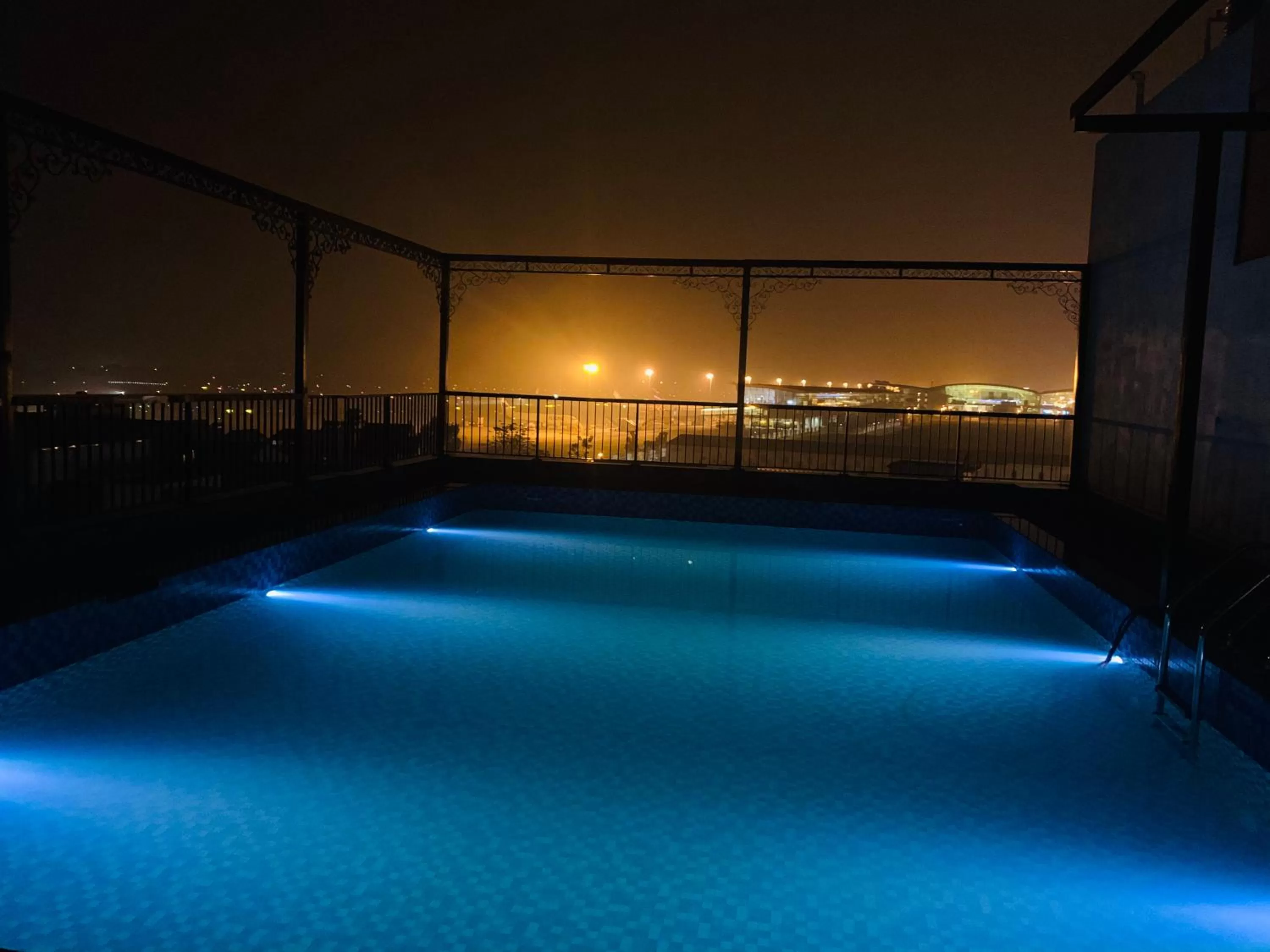 Property building, Swimming Pool in Paragon Noi bai Hotel & Pool