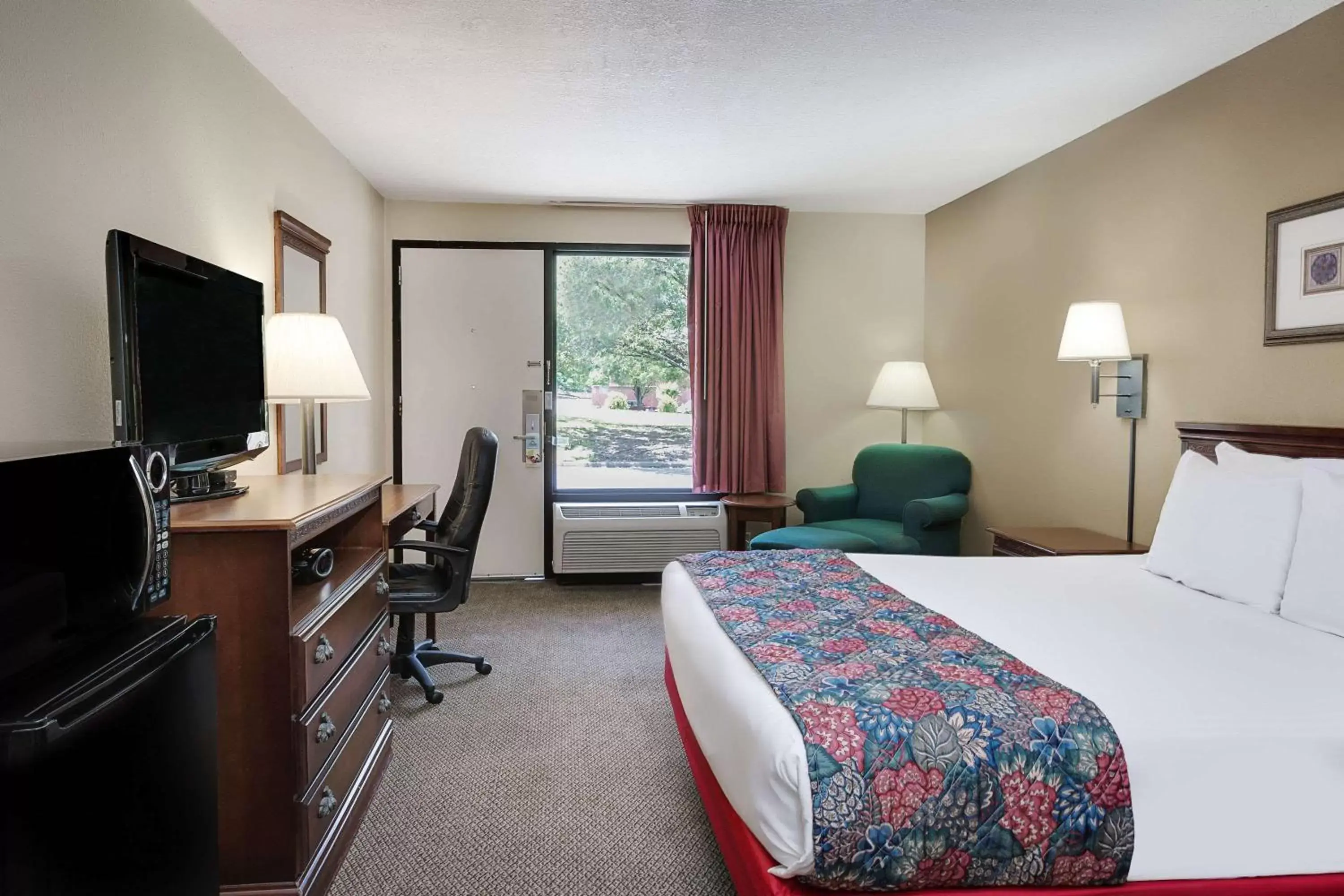 Photo of the whole room in Days Inn by Wyndham Hoover Birmingham