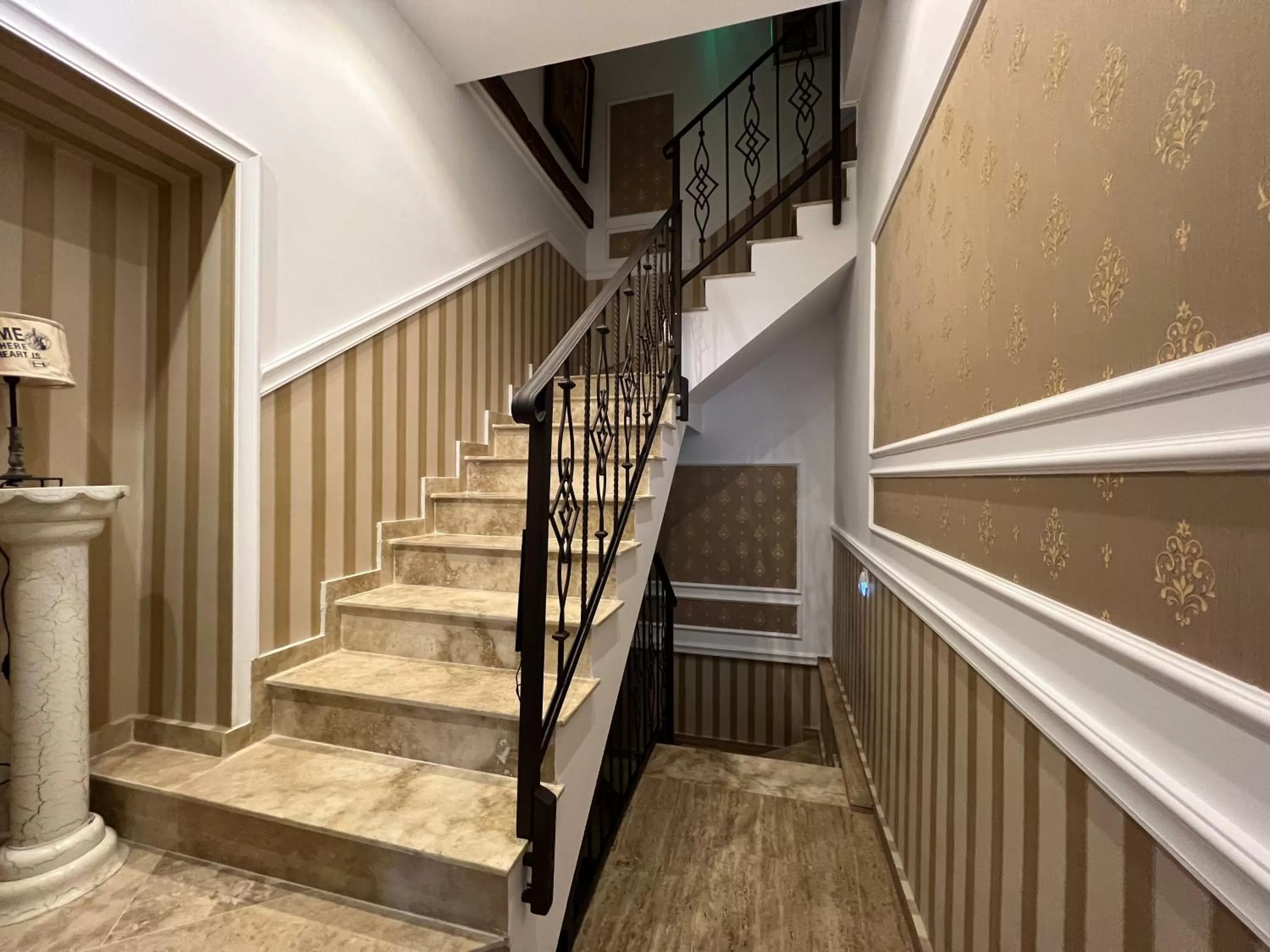 Lobby or reception in Hotel Boutique Cathedral Plaza Residences room for rent downtown