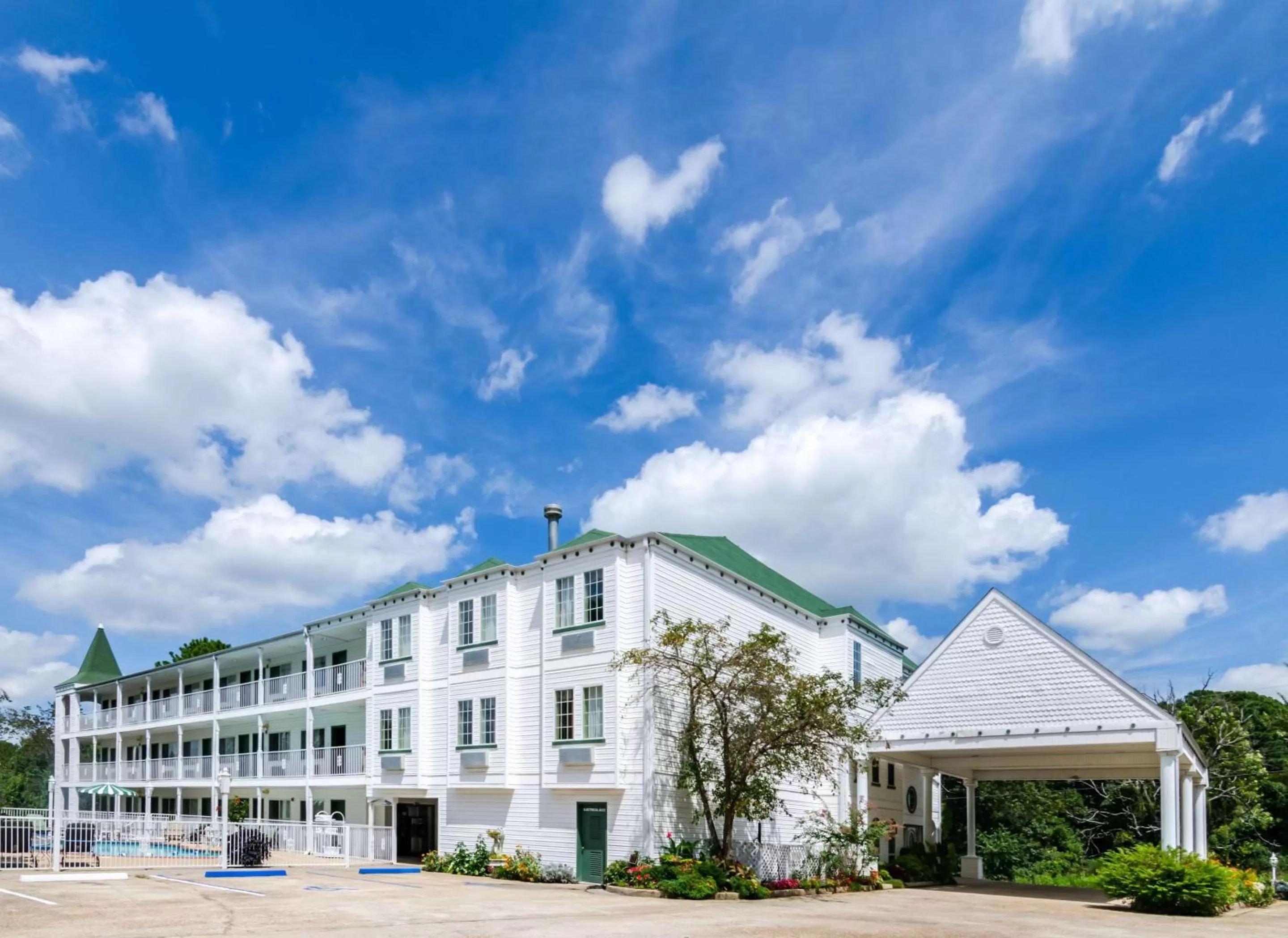 Property building in Quality Inn Eureka Springs South